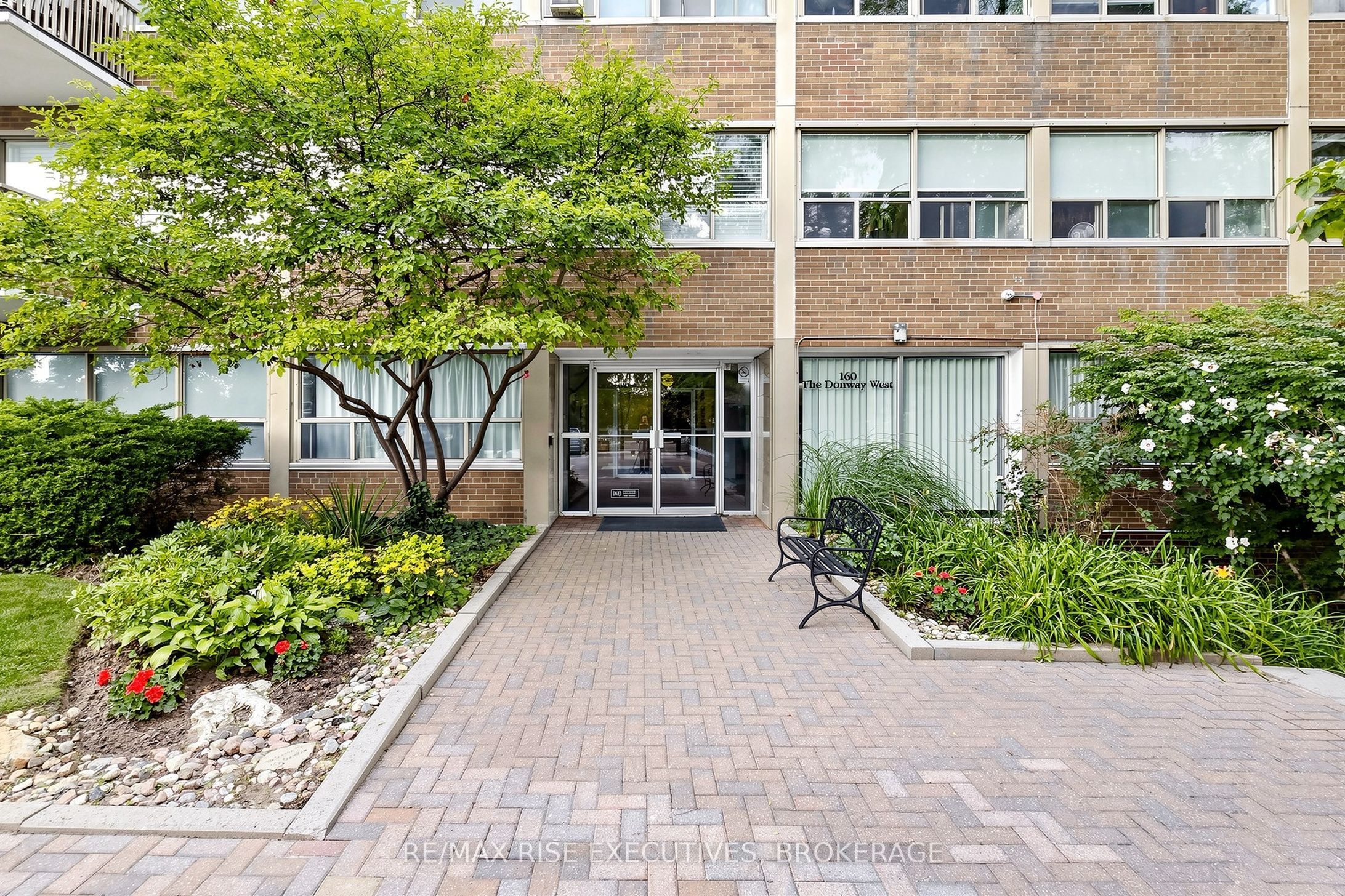 160 The Donway W 304, Toronto, ON M3C 2G1 photo 5