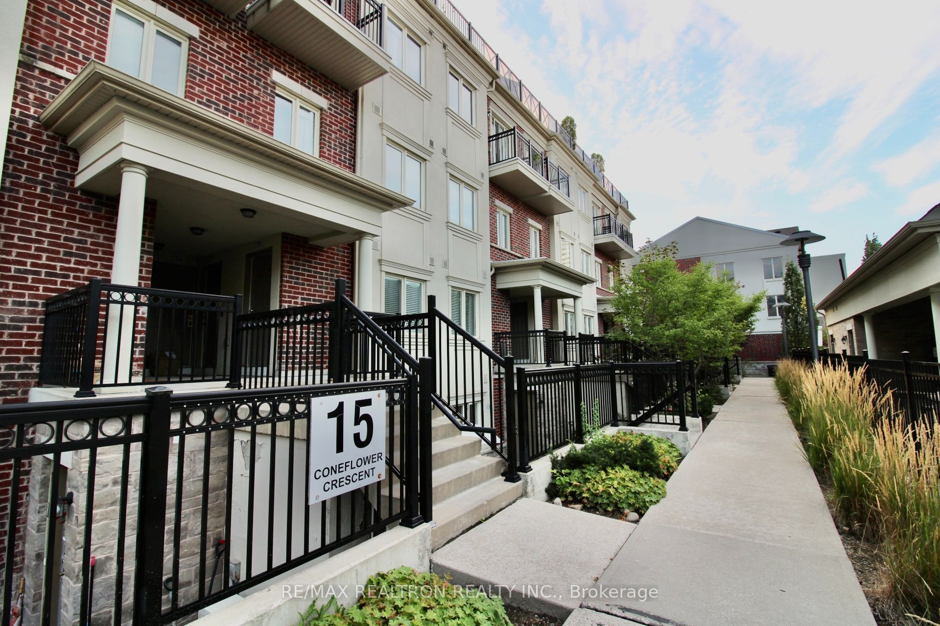 15 Coneflower Crescent 115, Toronto, ON M2R 0A5