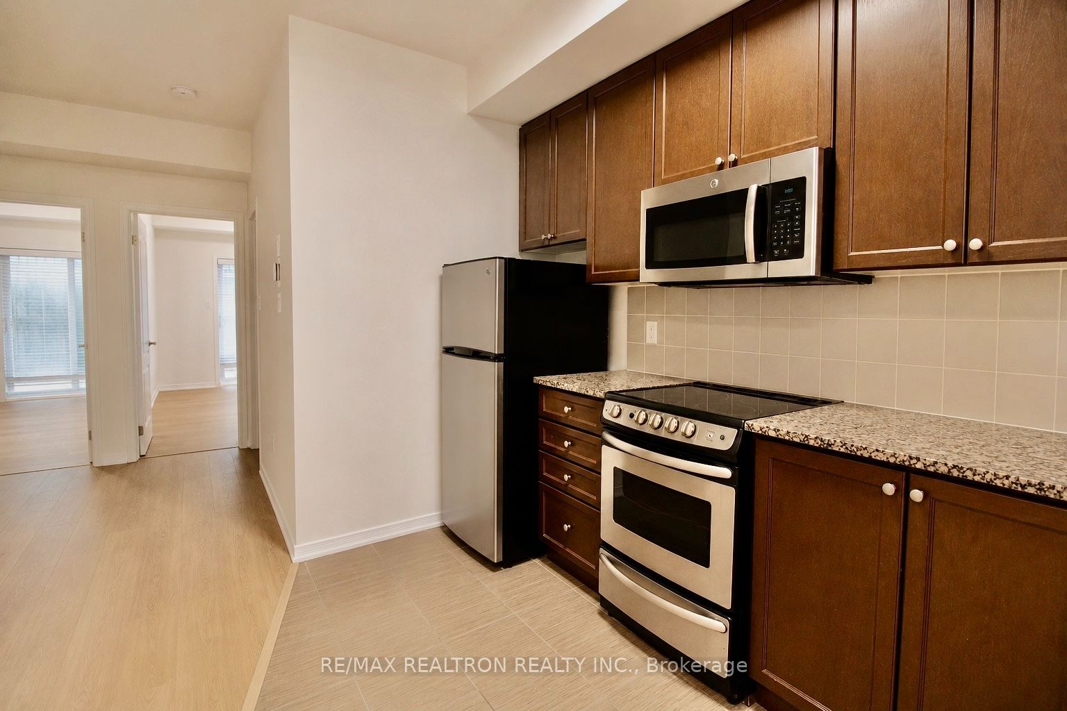 15 Coneflower Crescent 115, Toronto, ON M2R 0A5 photo 5