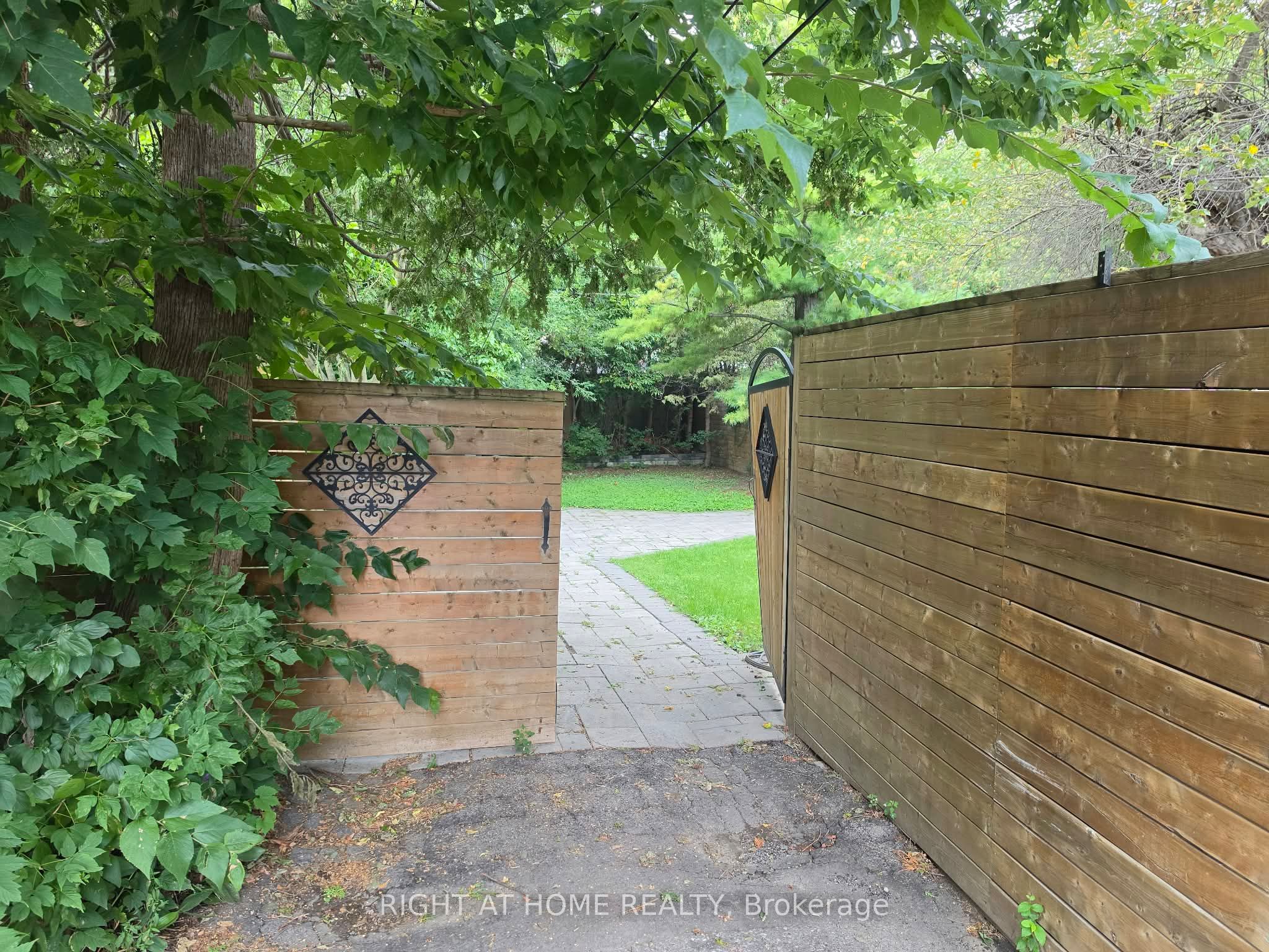 154 Davisville Avenue Main, Toronto, ON M4S 1E8 photo 3