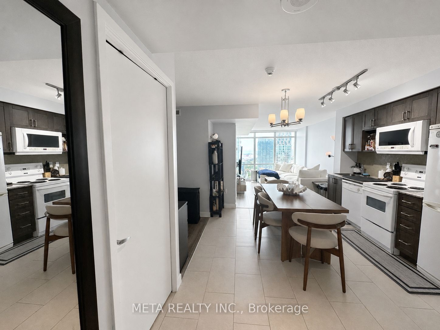 15 Fort York Boulevard 2802, Toronto, ON M5V 3Y4 photo 5