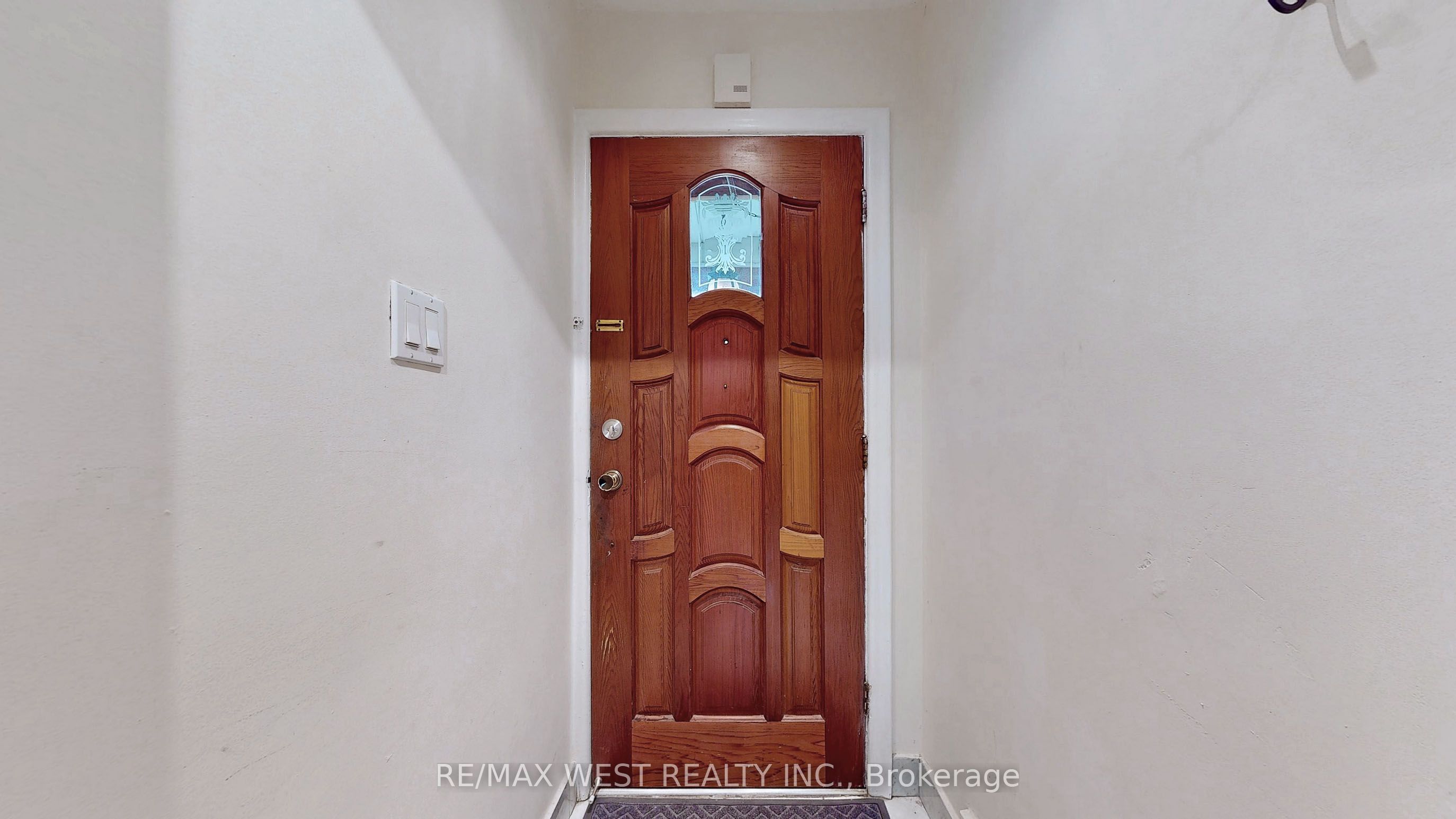 139 Ranee Avenue BSMT, Toronto, ON M6A 1N3 photo 4