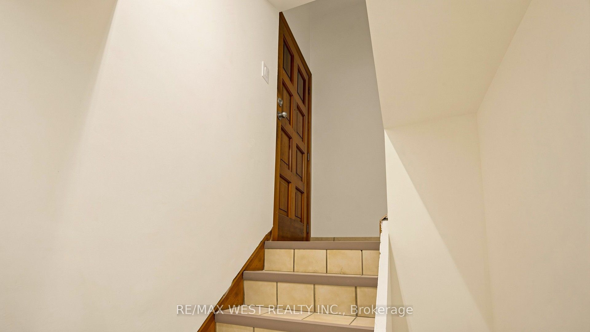 139 Ranee Avenue BSMT, Toronto, ON M6A 1N3 photo 5