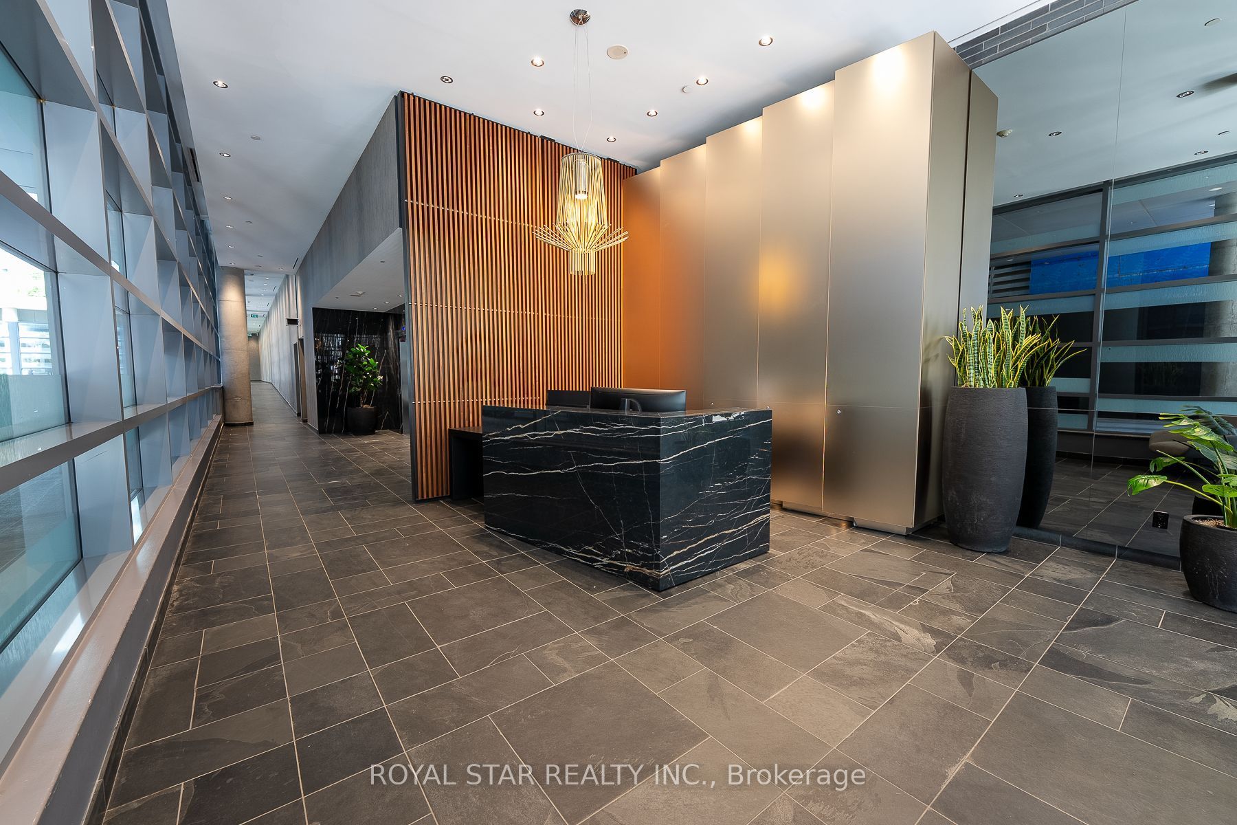 95 Bathurst Street 623, Toronto, ON M5V 0H7 photo 2