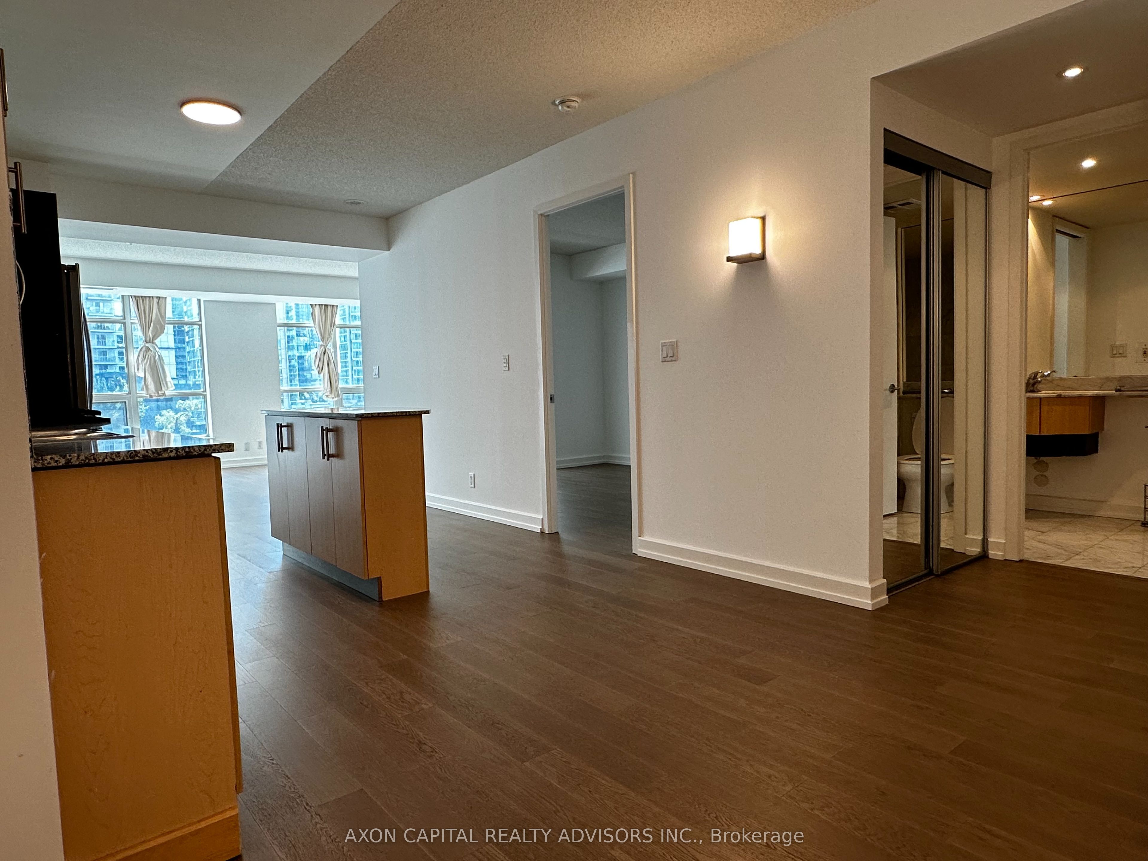 350 Wellington Street W 404, Toronto, ON M5V 3W9 photo 3