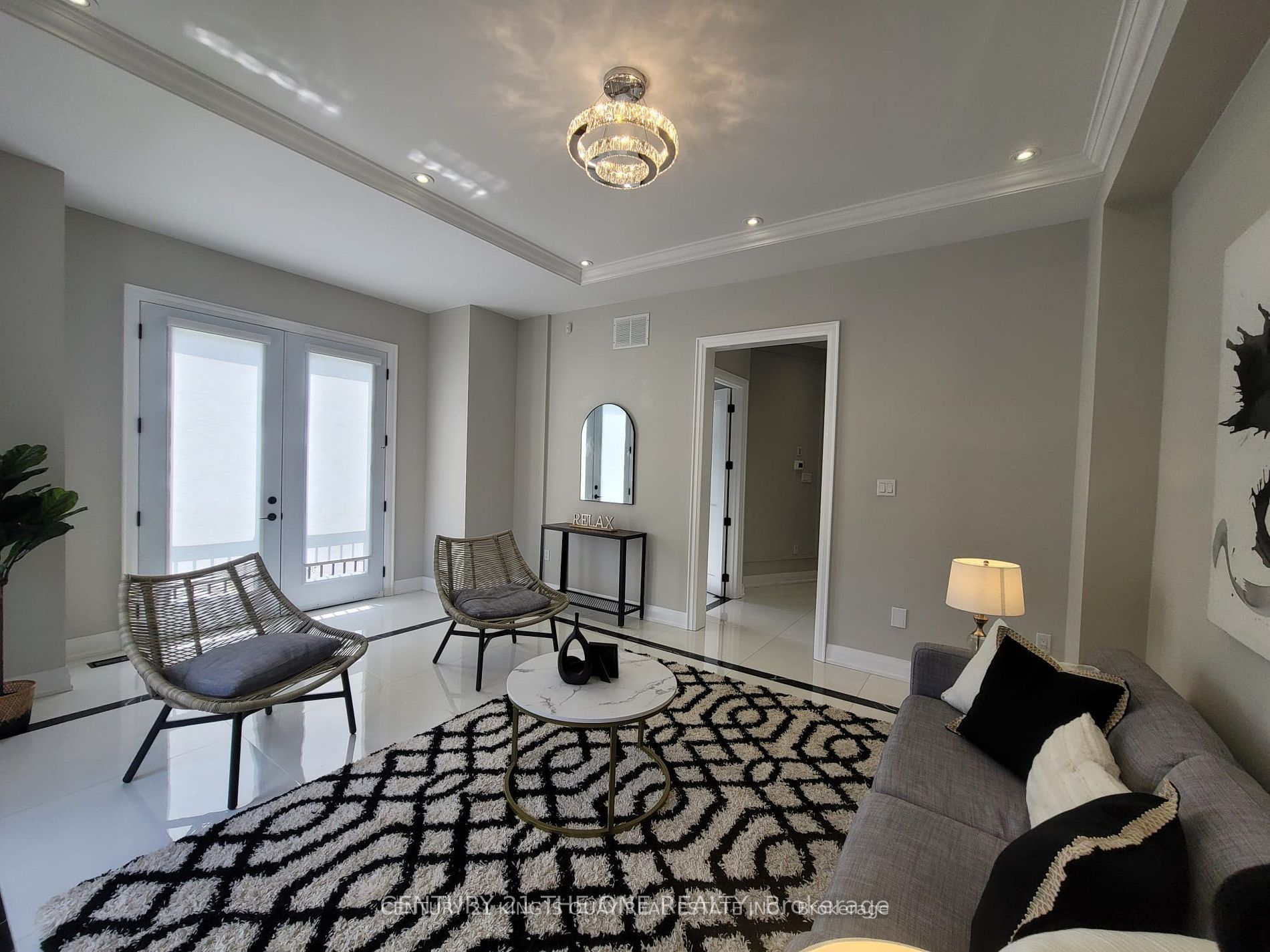 323 Sutherland Drive, Toronto, ON M4G 1J7 photo 4