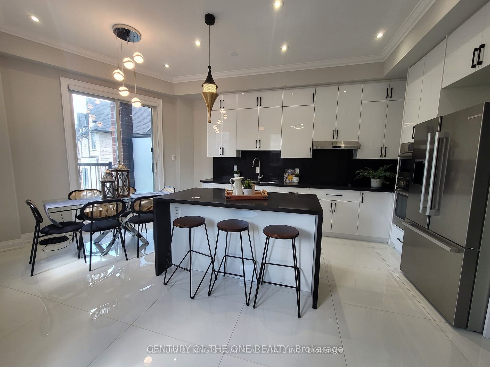 323 Sutherland Drive, Toronto, ON M4G 1J7 photo 5