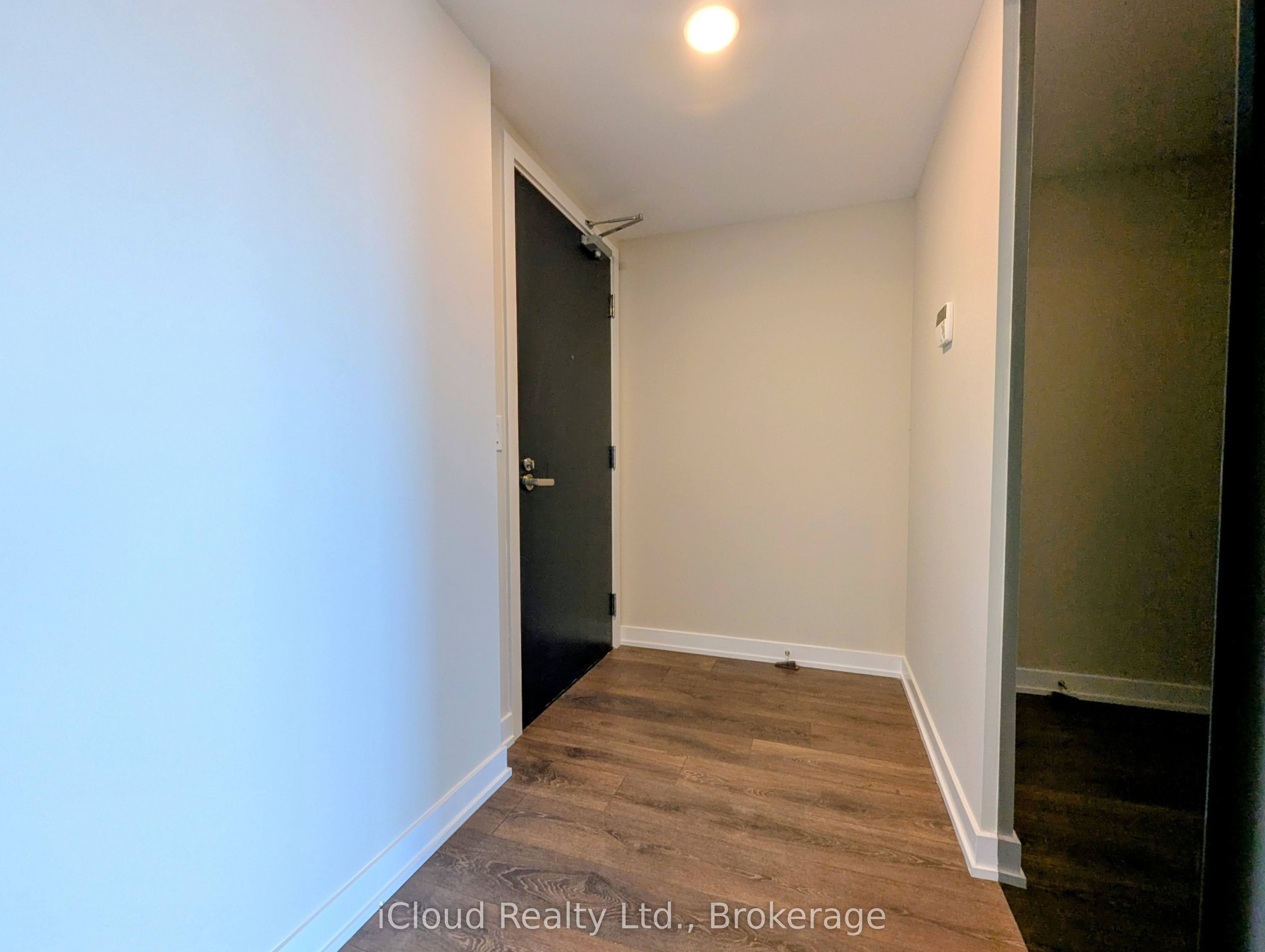 501 Yonge Street 4407, Toronto, ON M4Y 1Y4 photo 3