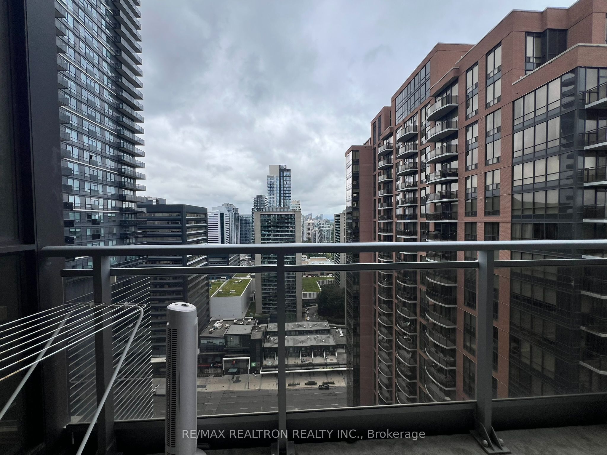 23 Sheppard Avenue E #2704, Toronto, ON M2N 7K1