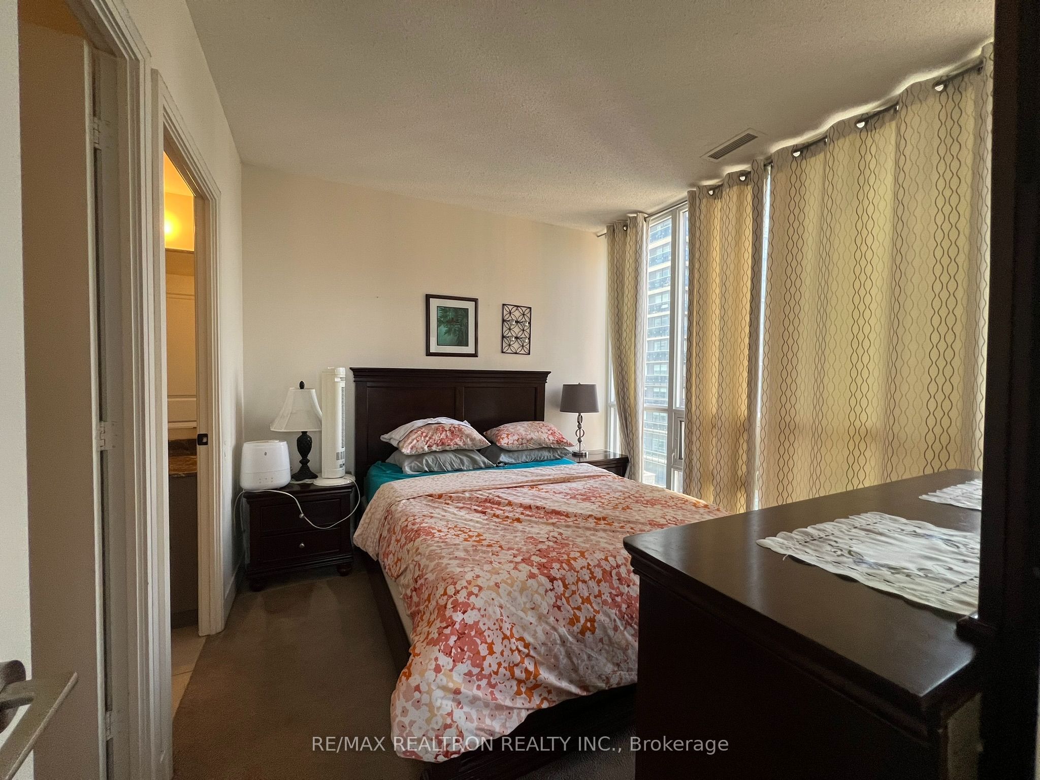 23 Sheppard Avenue E #2704, Toronto, ON M2N 7K1 photo 2