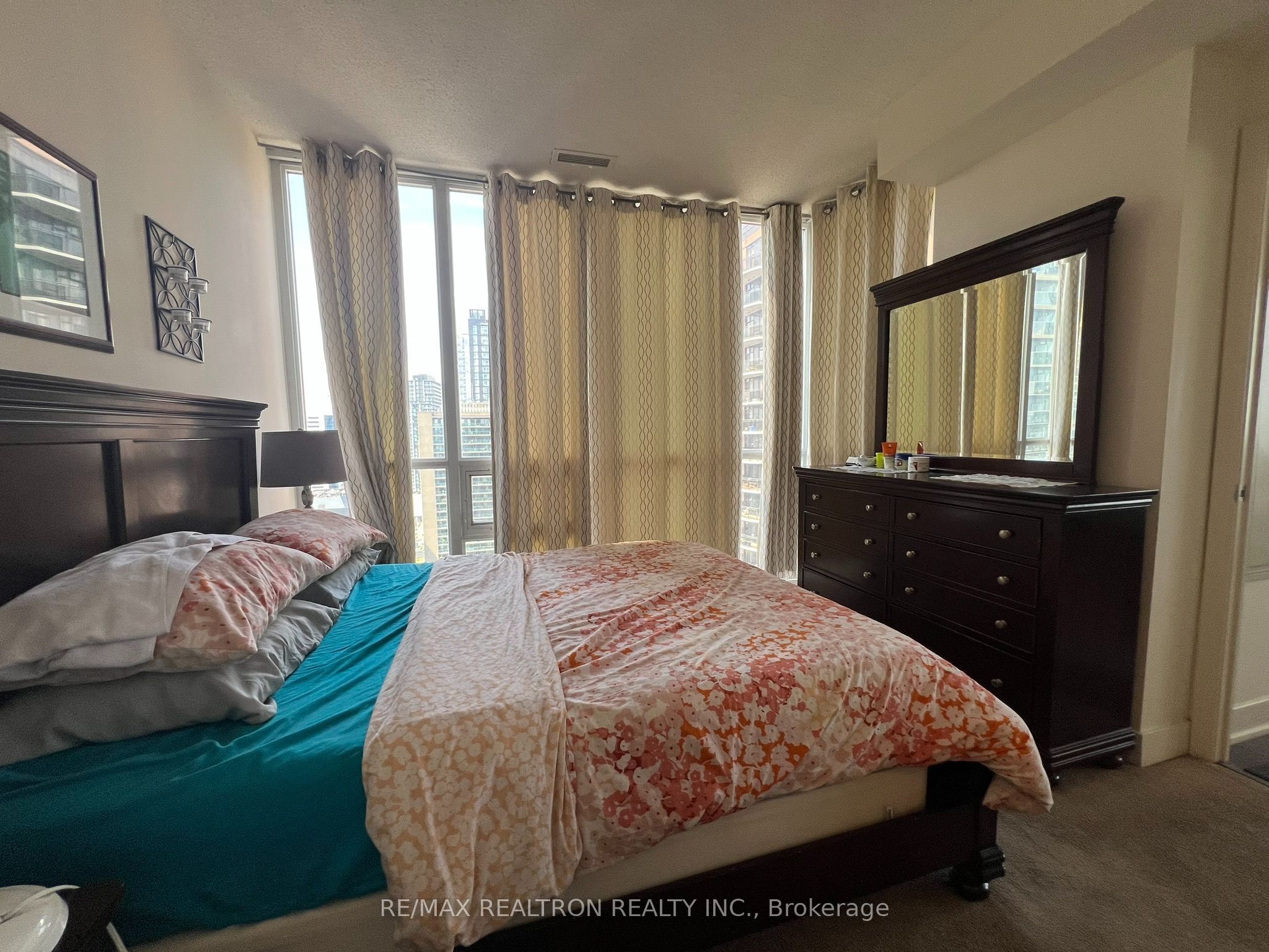 23 Sheppard Avenue E #2704, Toronto, ON M2N 7K1 photo 3