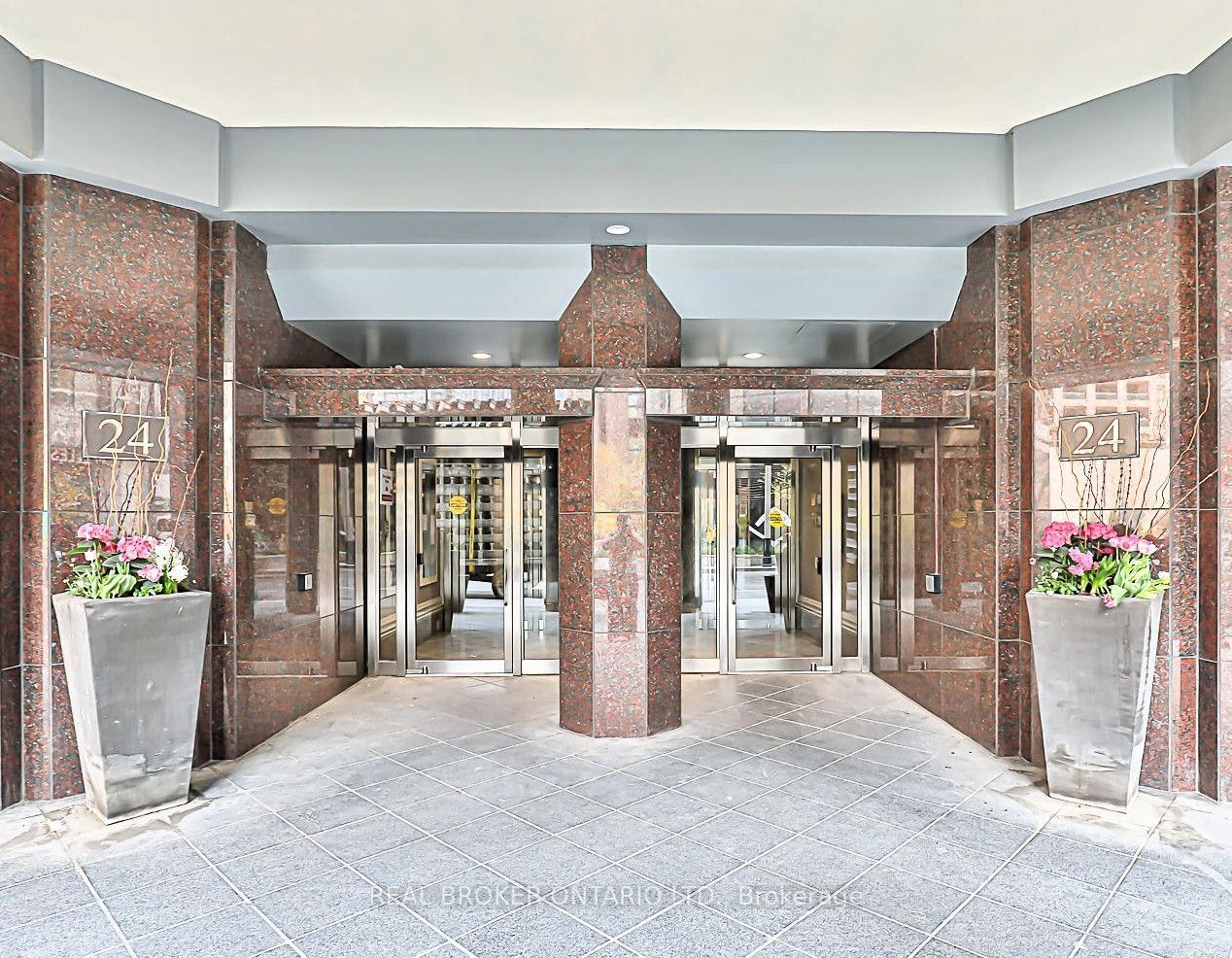 24 Wellesley Street W 2107, Toronto, ON M4Y 2X6 photo 2