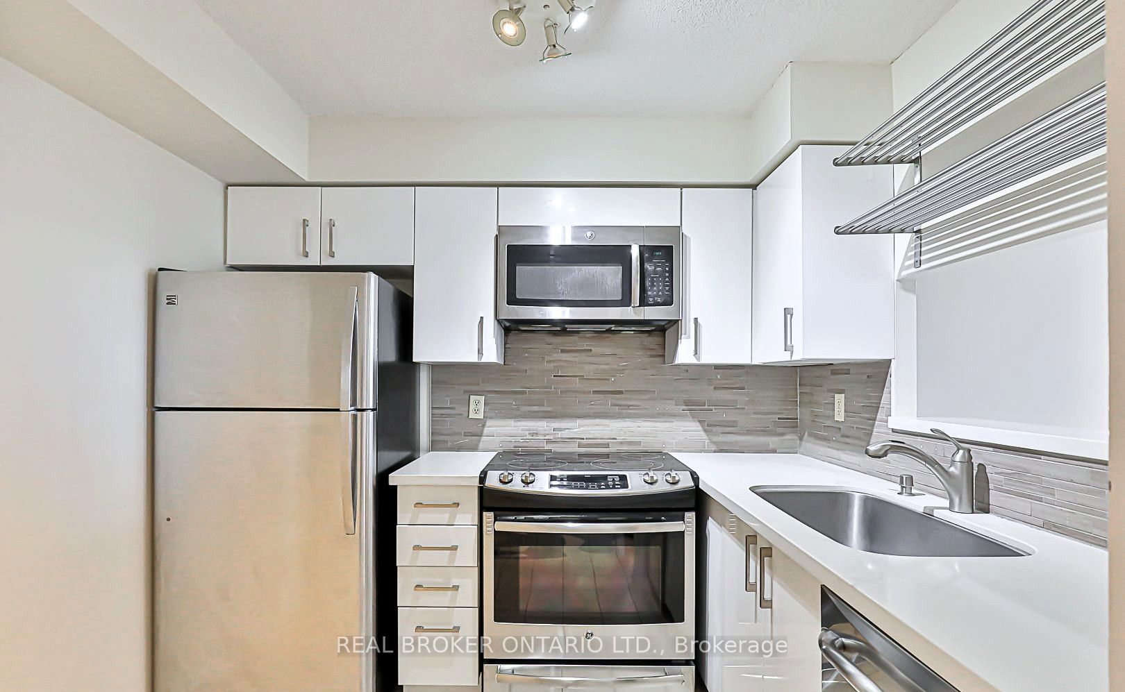 24 Wellesley Street W 2107, Toronto, ON M4Y 2X6 photo 4