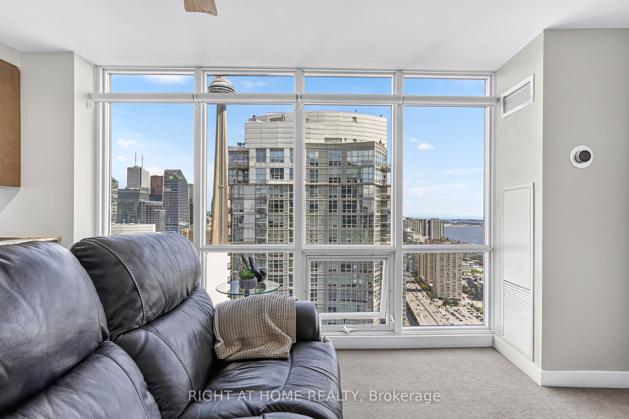11 Brunel Court 5509, Toronto, ON M5V 3Y3 photo 3