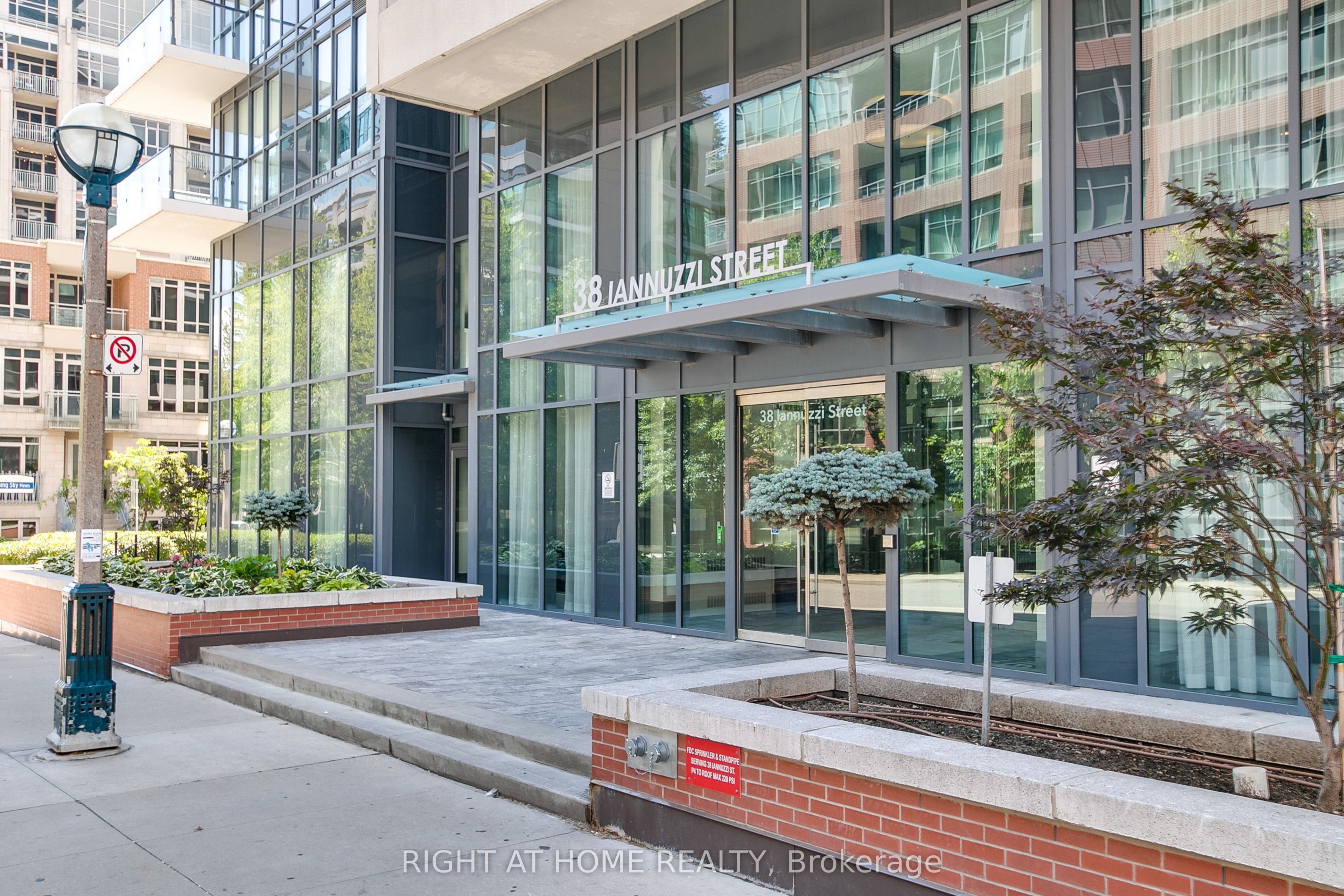 38 Ianuzzi Street 319, Toronto, ON M5V 0S2