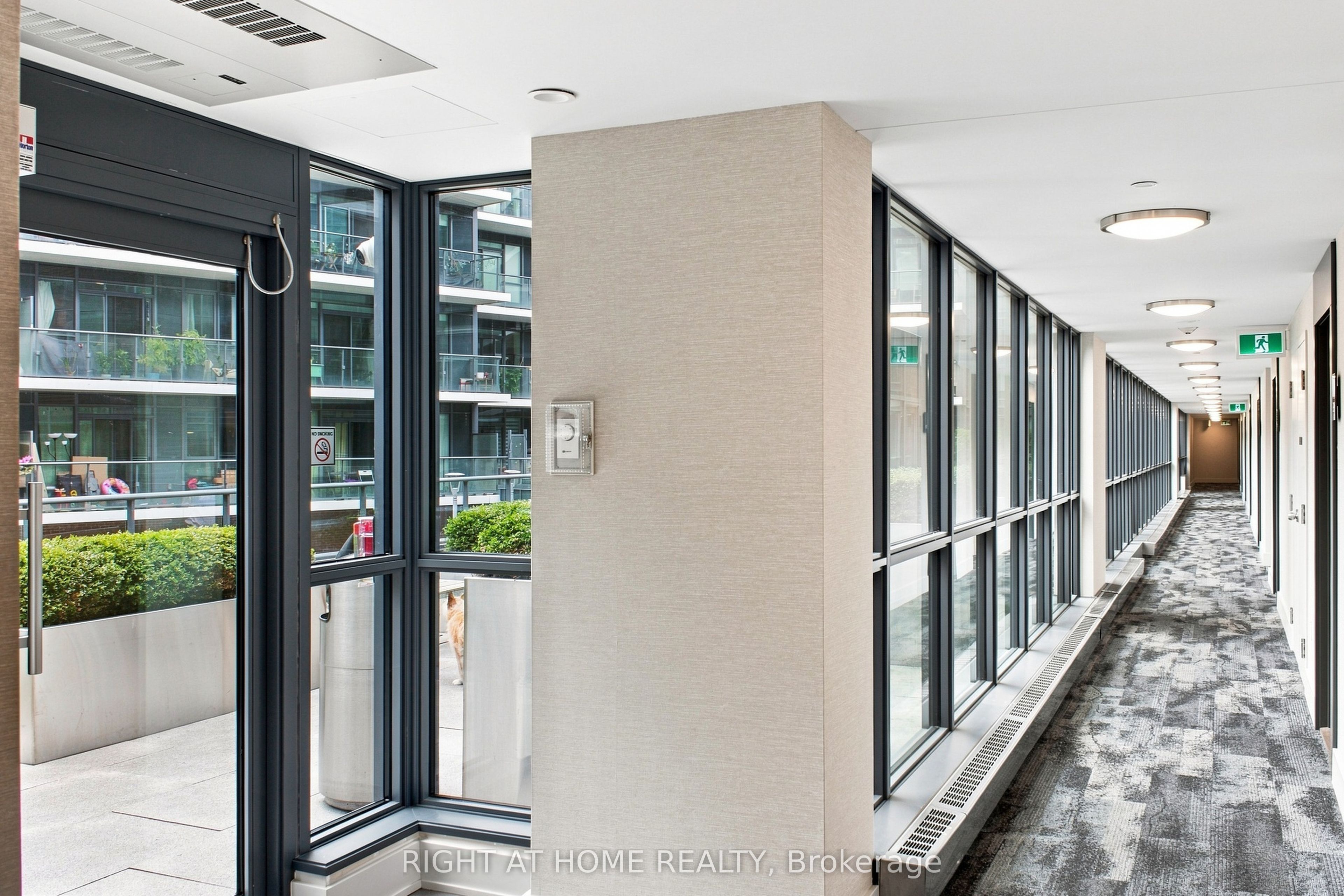 38 Ianuzzi Street 319, Toronto, ON M5V 0S2 photo 4