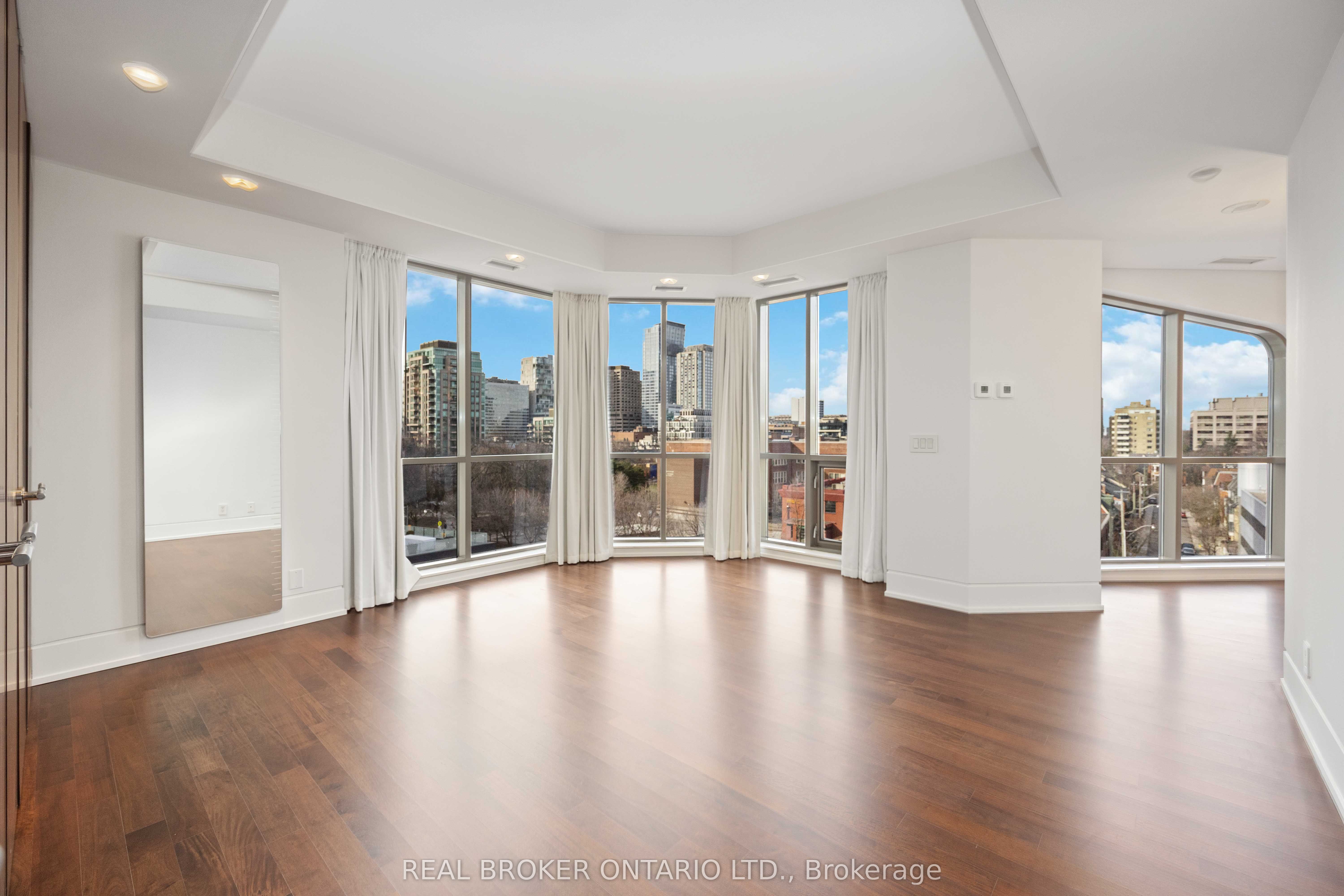 3 McAlpine Street 701, Toronto, ON M5R 3T5 photo 2