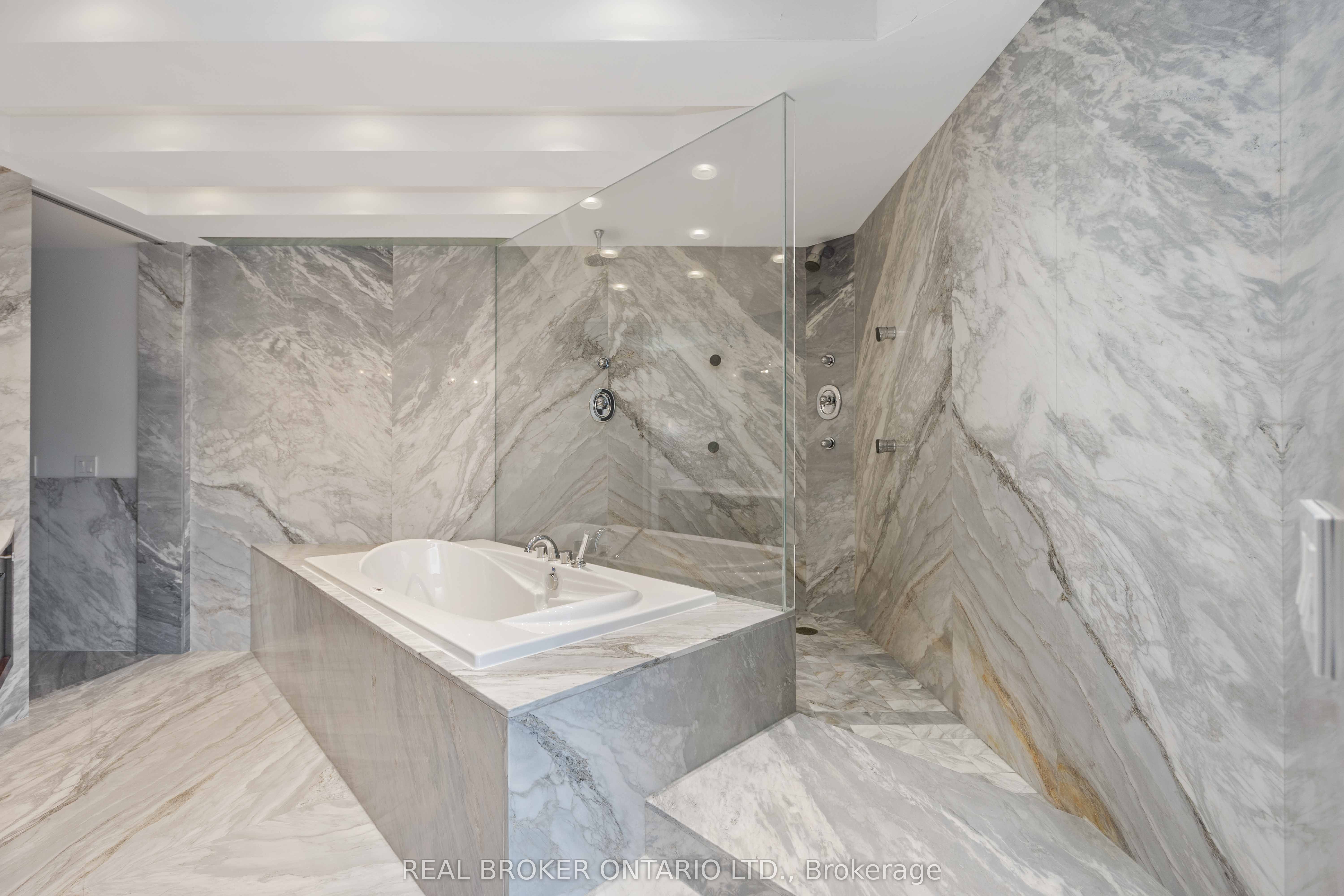 3 McAlpine Street 701, Toronto, ON M5R 3T5 photo 3