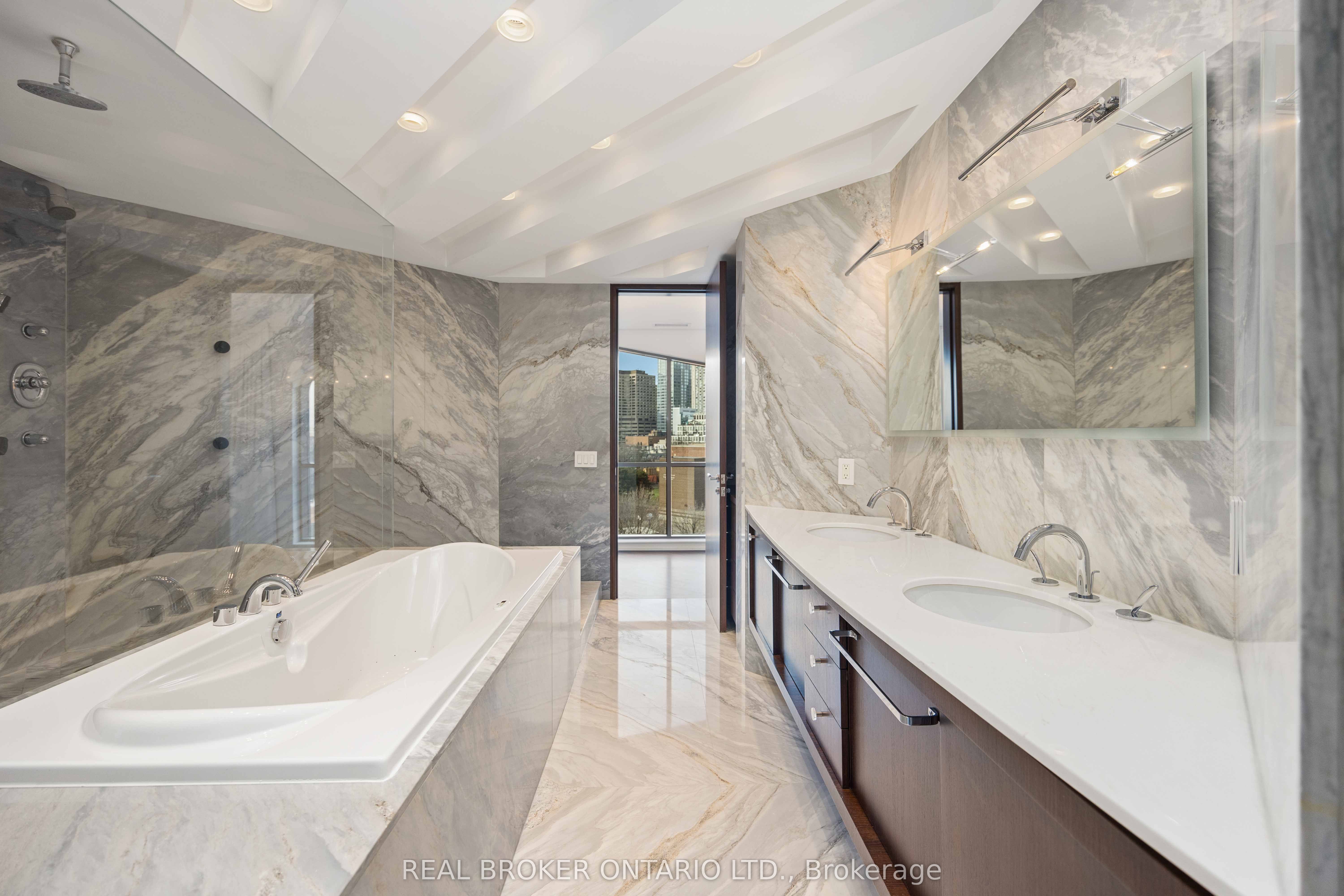 3 McAlpine Street 701, Toronto, ON M5R 3T5 photo 4