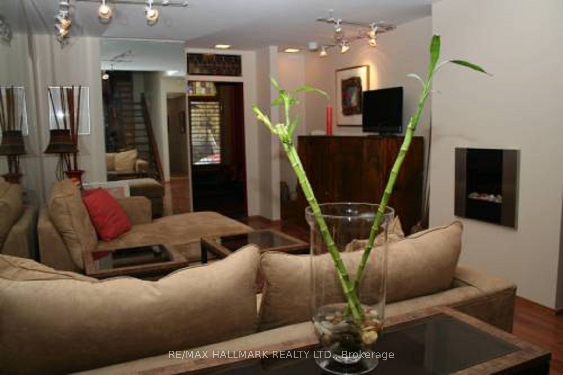 118 Seaton Street, Toronto, ON M5A 2T3 photo 5