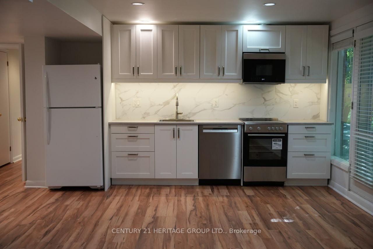 17 Hi Mount Drive Bsmt, Toronto, ON M2K 1X3 photo 3
