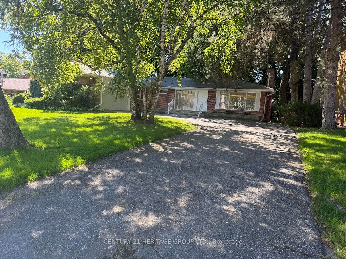 17 Hi Mount Drive Main, Toronto, ON M2K 1X3