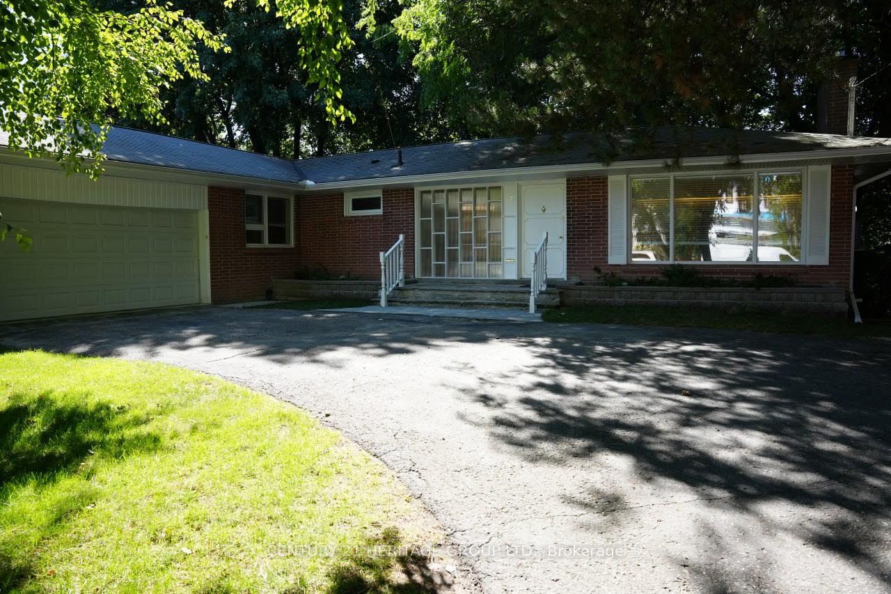 17 Hi Mount Drive Main, Toronto, ON M2K 1X3 photo 2