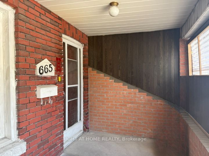 665 Ossington Avenue, Toronto, ON M6G 3T6 photo 2