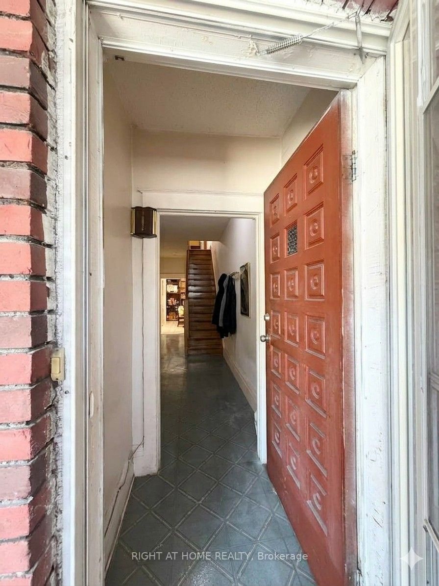 665 Ossington Avenue, Toronto, ON M6G 3T6 photo 3