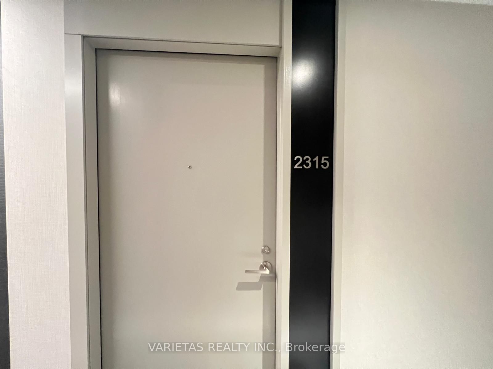 400 King Street W 2315, Toronto, ON M5V 0X8 photo 5