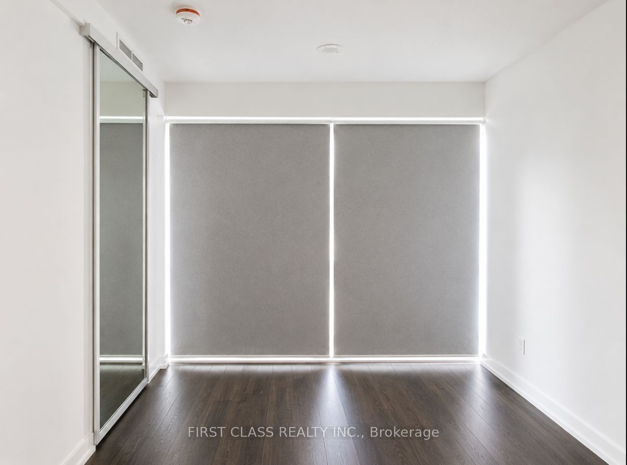 28 E Wellesley Street E 606, Toronto, ON M4Y 0C4 photo 4