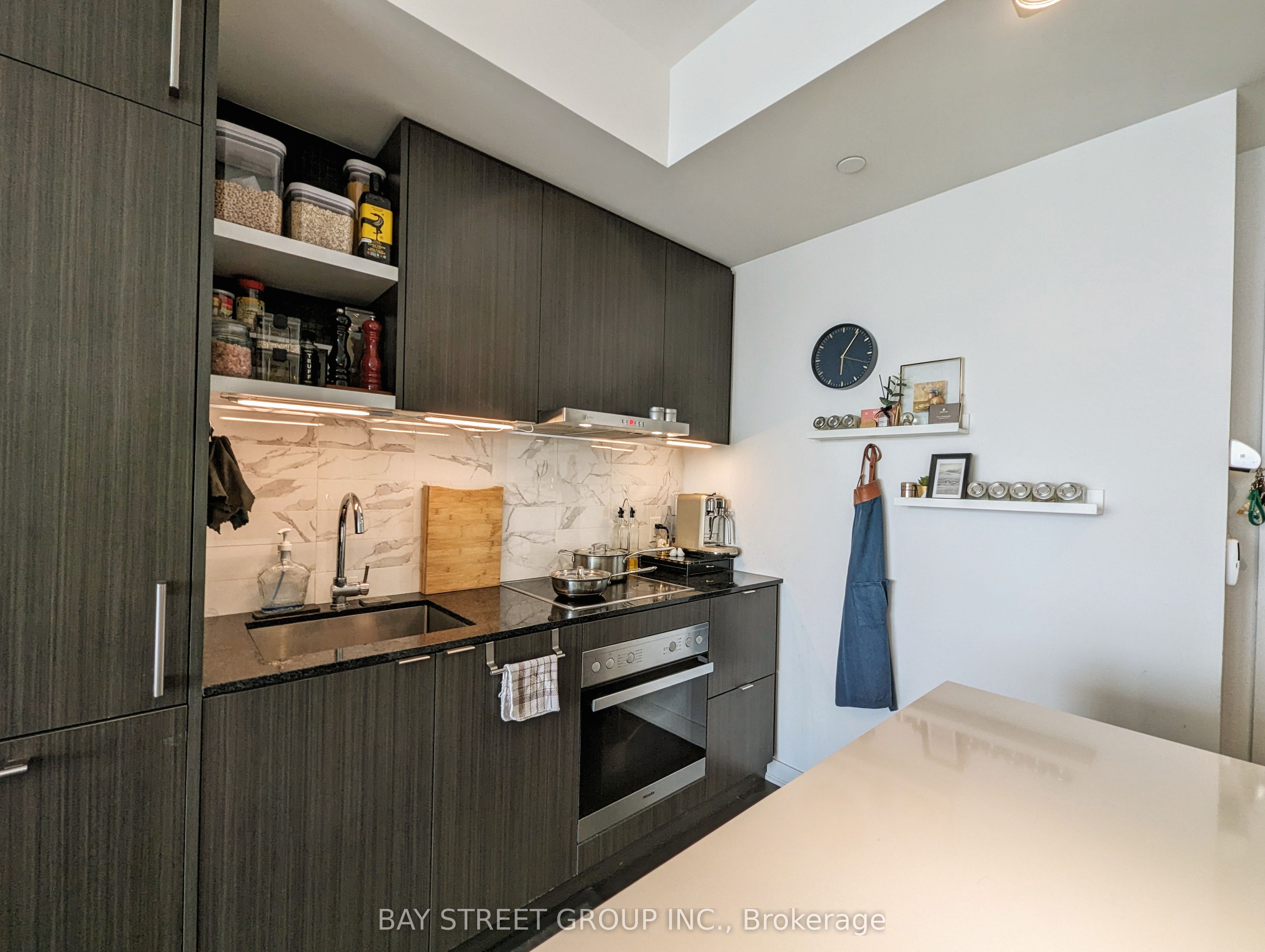 100 Harbour Street 6103, Toronto, ON M5J 0B5 photo 5