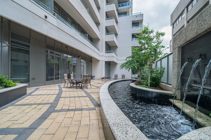736 Spadina Avenue 1306, Toronto, ON M5S 2J2 photo 2