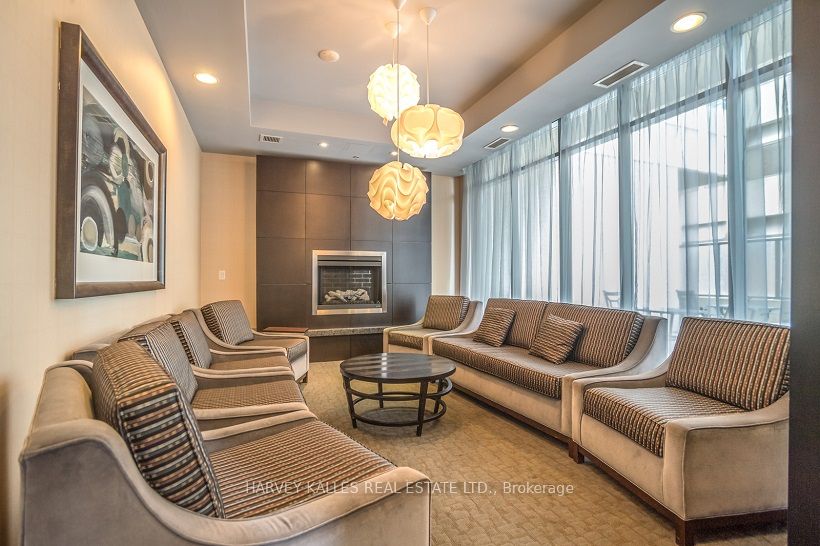 736 Spadina Avenue 1306, Toronto, ON M5S 2J2 photo 4