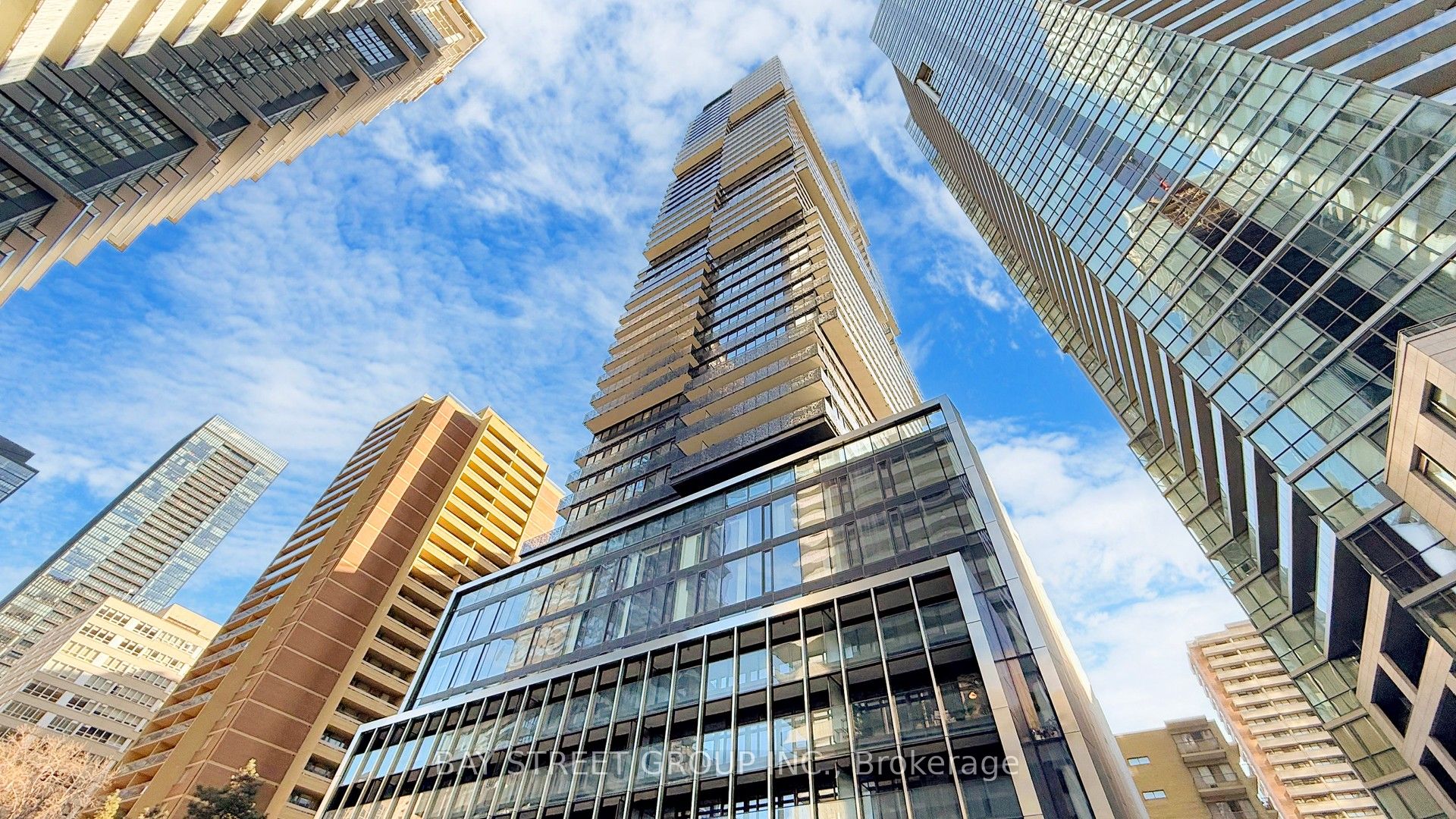 55 Charles Street 4702, Toronto, ON M4Y 0J1