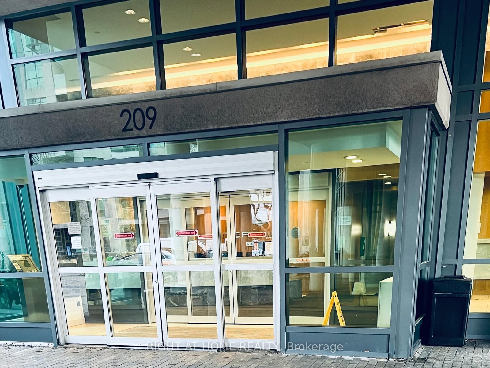 209 Fort York Boulevard 1158, Toronto, ON M5V 4A1 photo 2