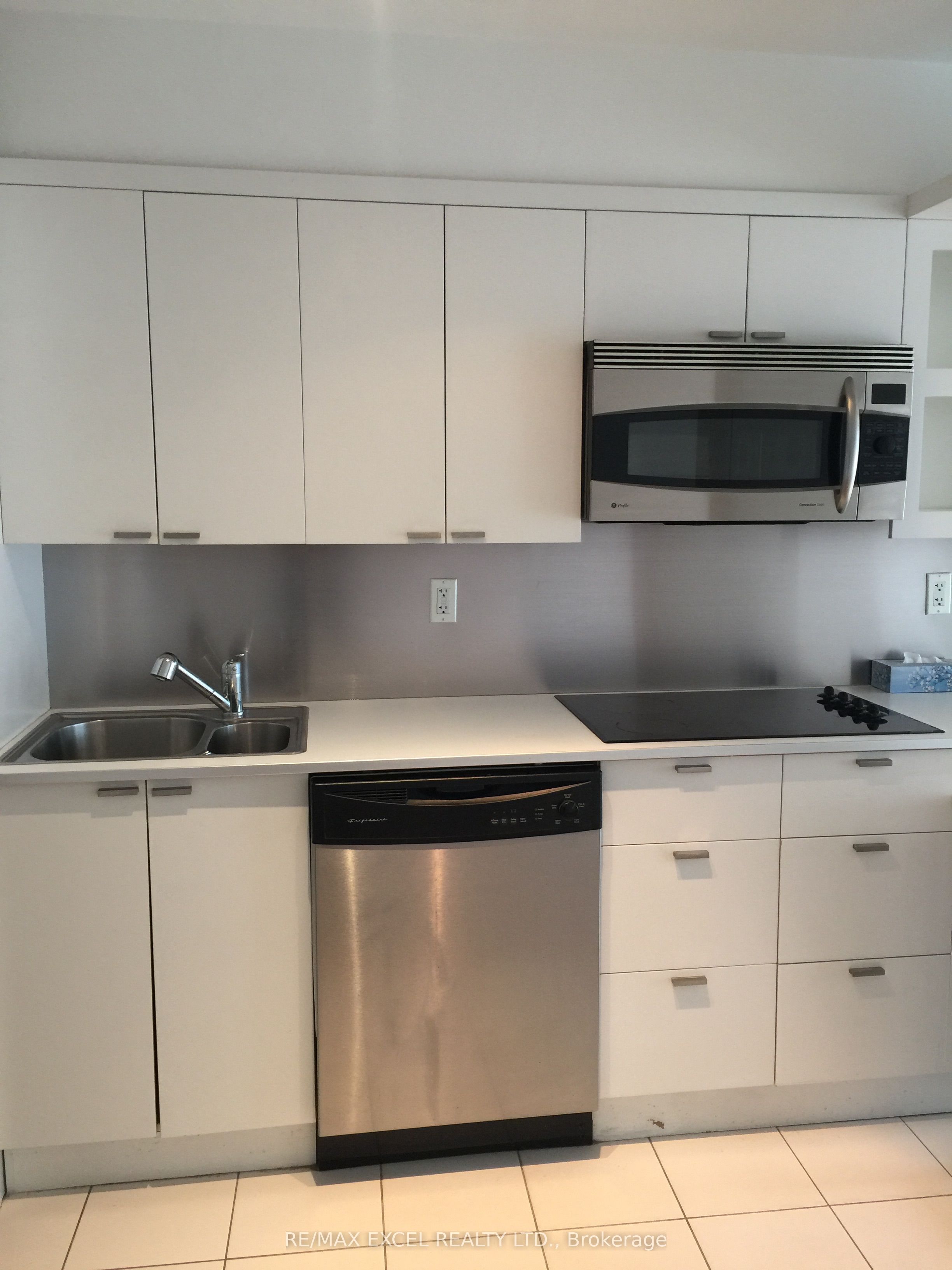 111 Elizabeth Street 929, Toronto, ON M5G 1P7 photo 2