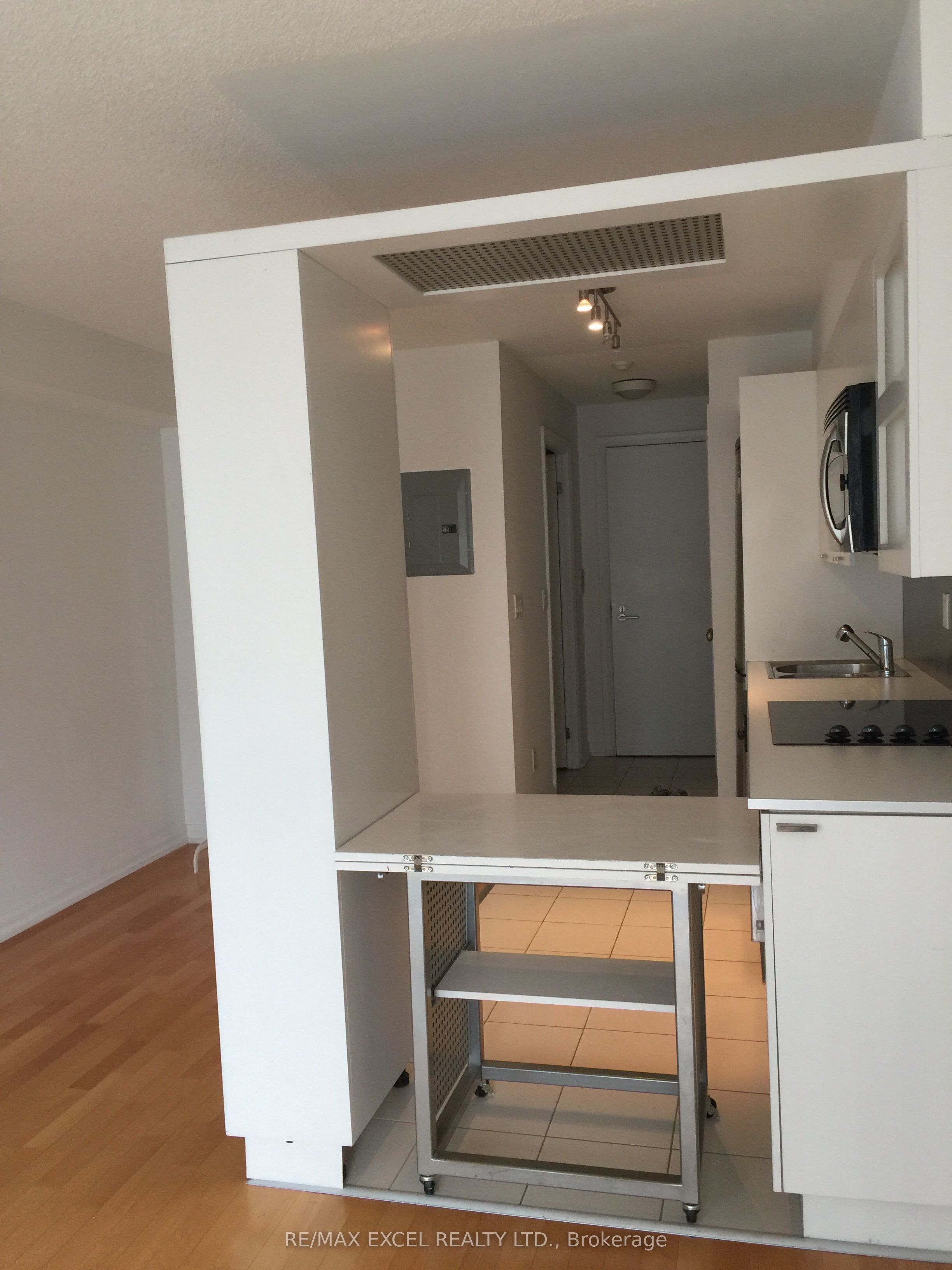 111 Elizabeth Street 929, Toronto, ON M5G 1P7 photo 3