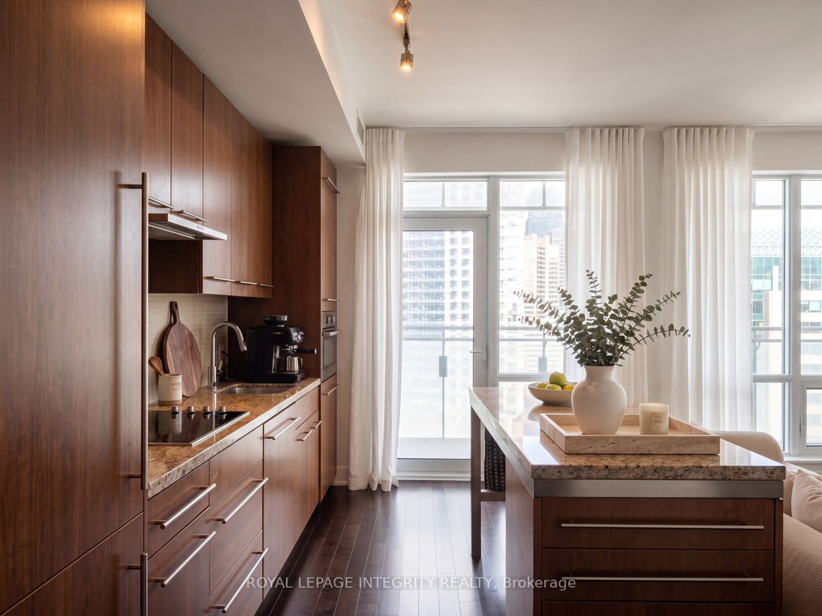 80 John Street 1710, Toronto, ON M5V 3X4 photo 2