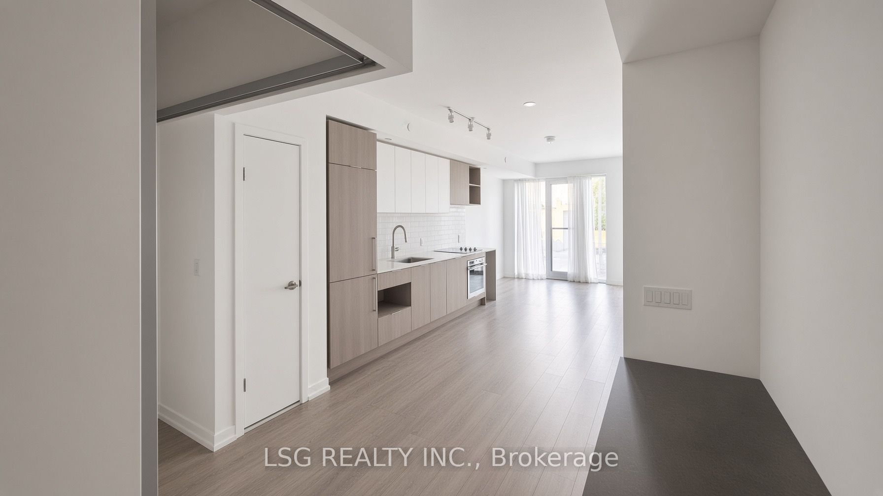 2020 Bathurst Street 337, Toronto, ON M5P 0A6 photo 5