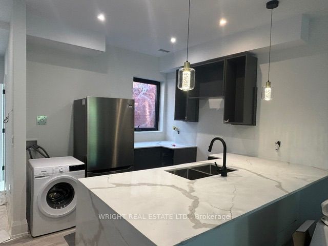 71 Oxford Street, Toronto, ON M5T 1P2 photo 3