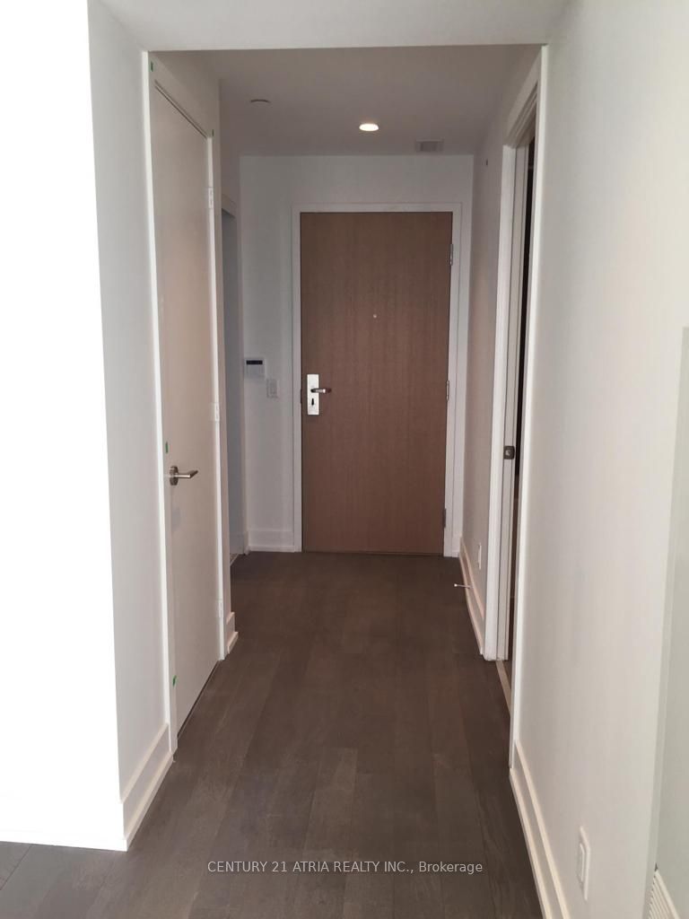 7 Grenville Street 5508, Toronto, ON M4Y 1W9 photo 2