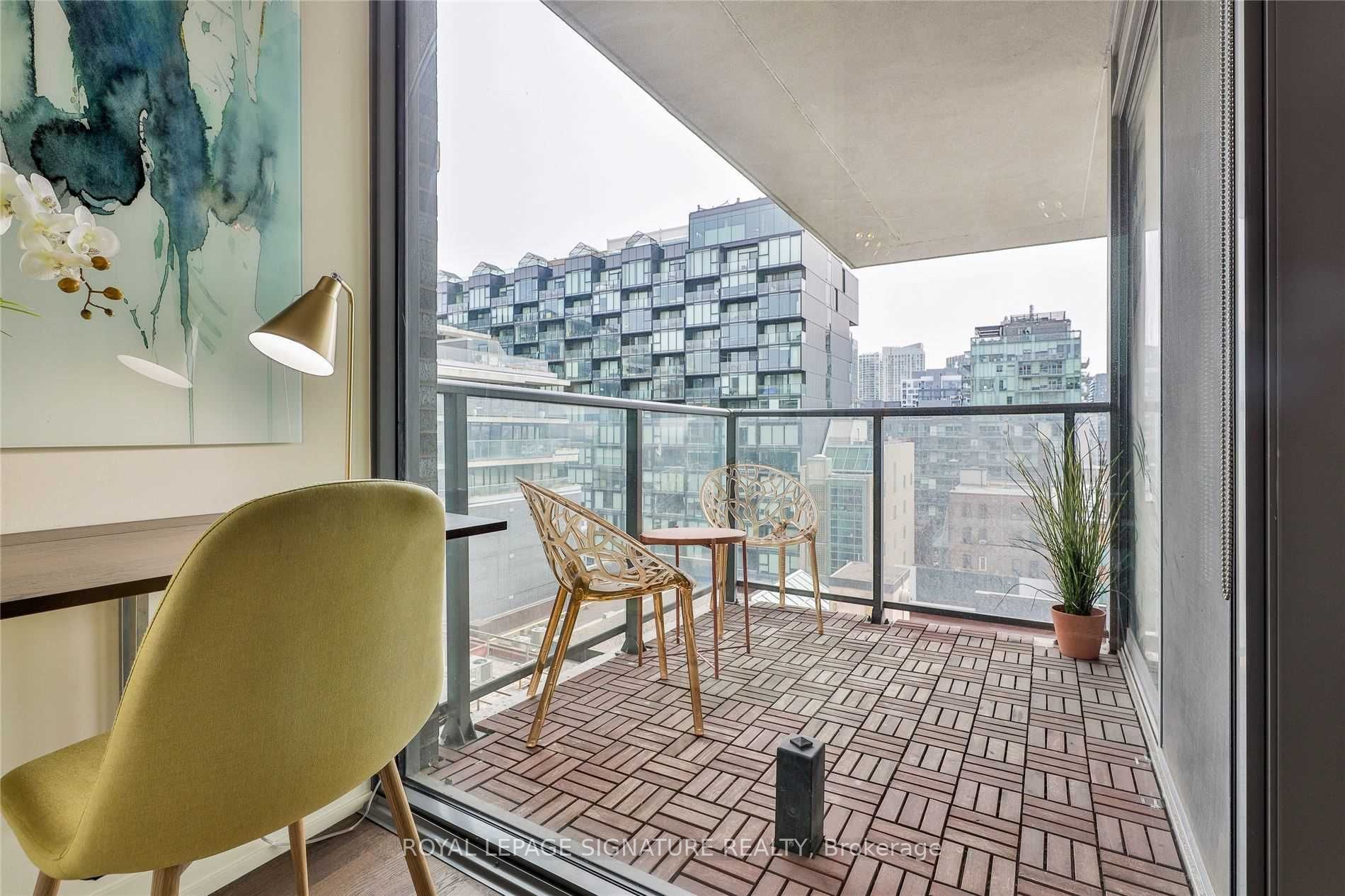 95 Bathurst Street 819, Toronto, ON M5V 0H7 photo 5