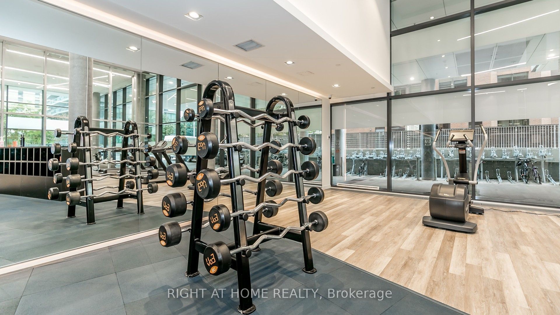 185 Roehampton Avenue 1906, Toronto, ON M4P 0C6 photo 3