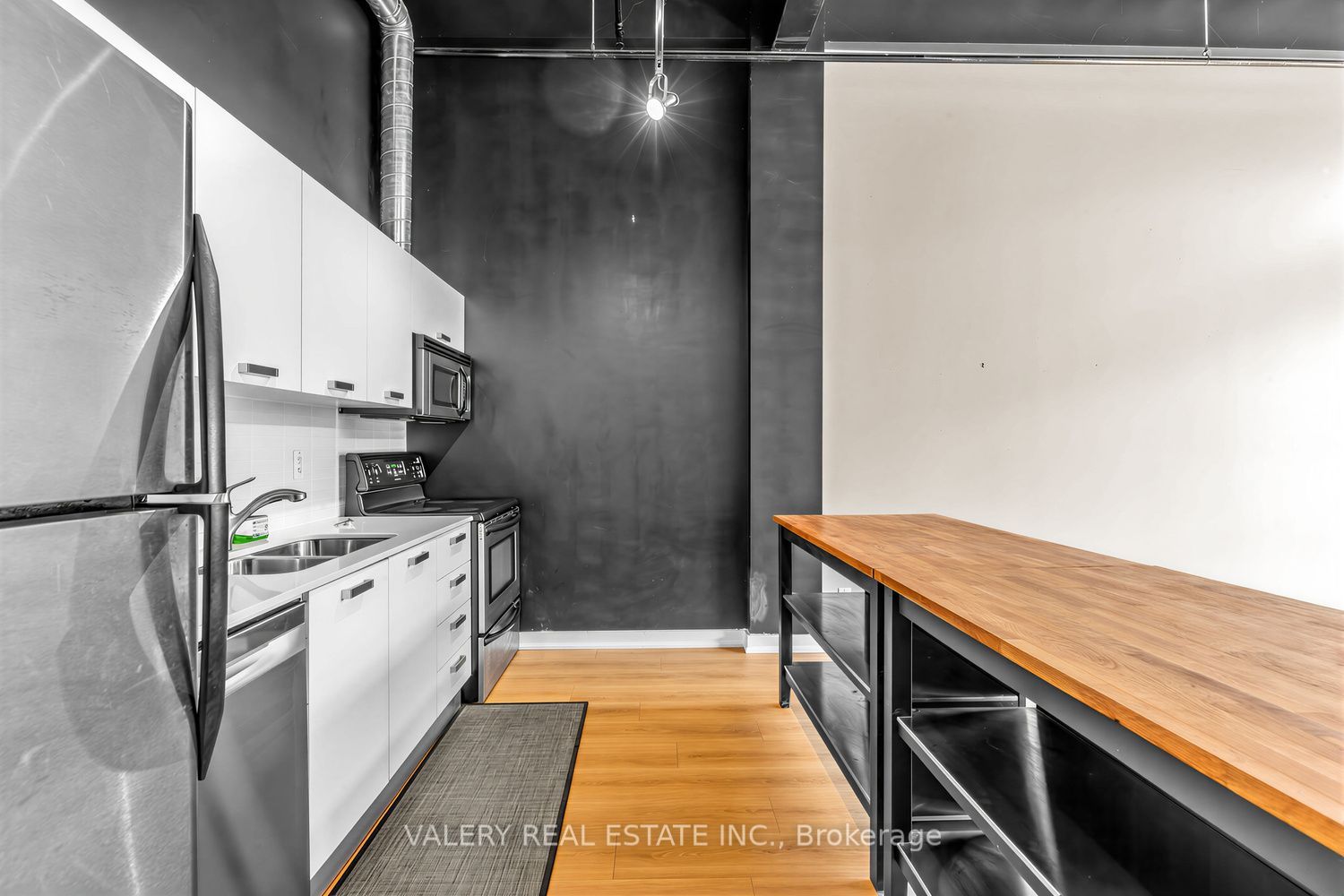 43 Hanna Avenue 314, Toronto, ON M6K 1X1 photo 2