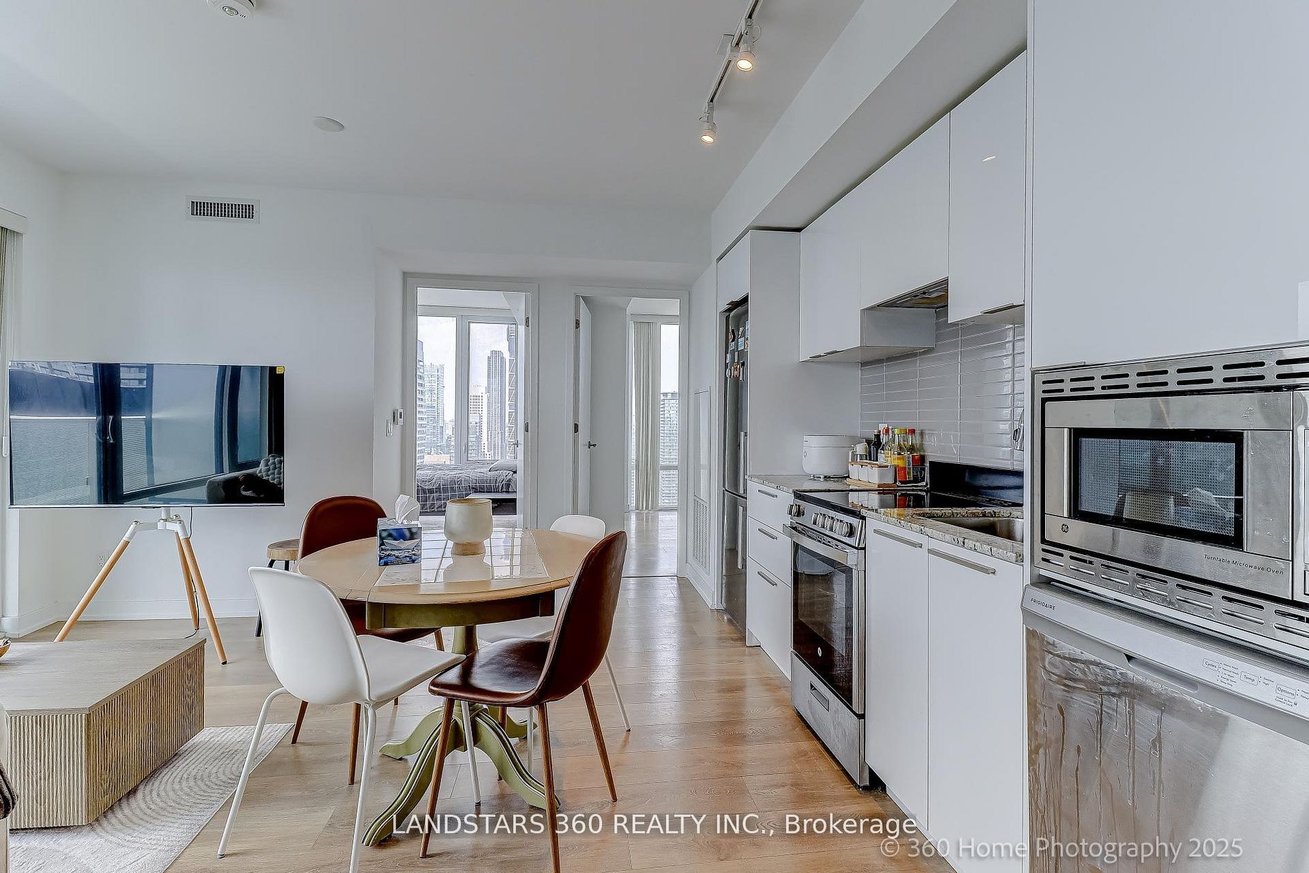 501 Yonge Street 4202, Toronto, ON M4Y 1Y4 photo 5