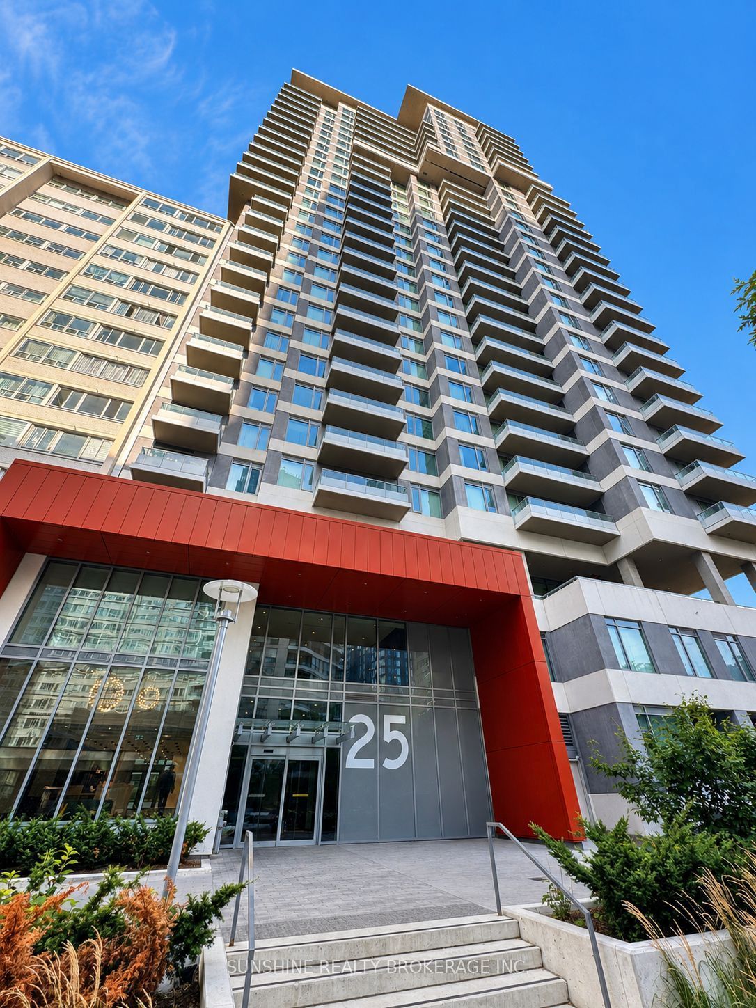 25 Holly Street 910, Toronto, ON M4S 0E3