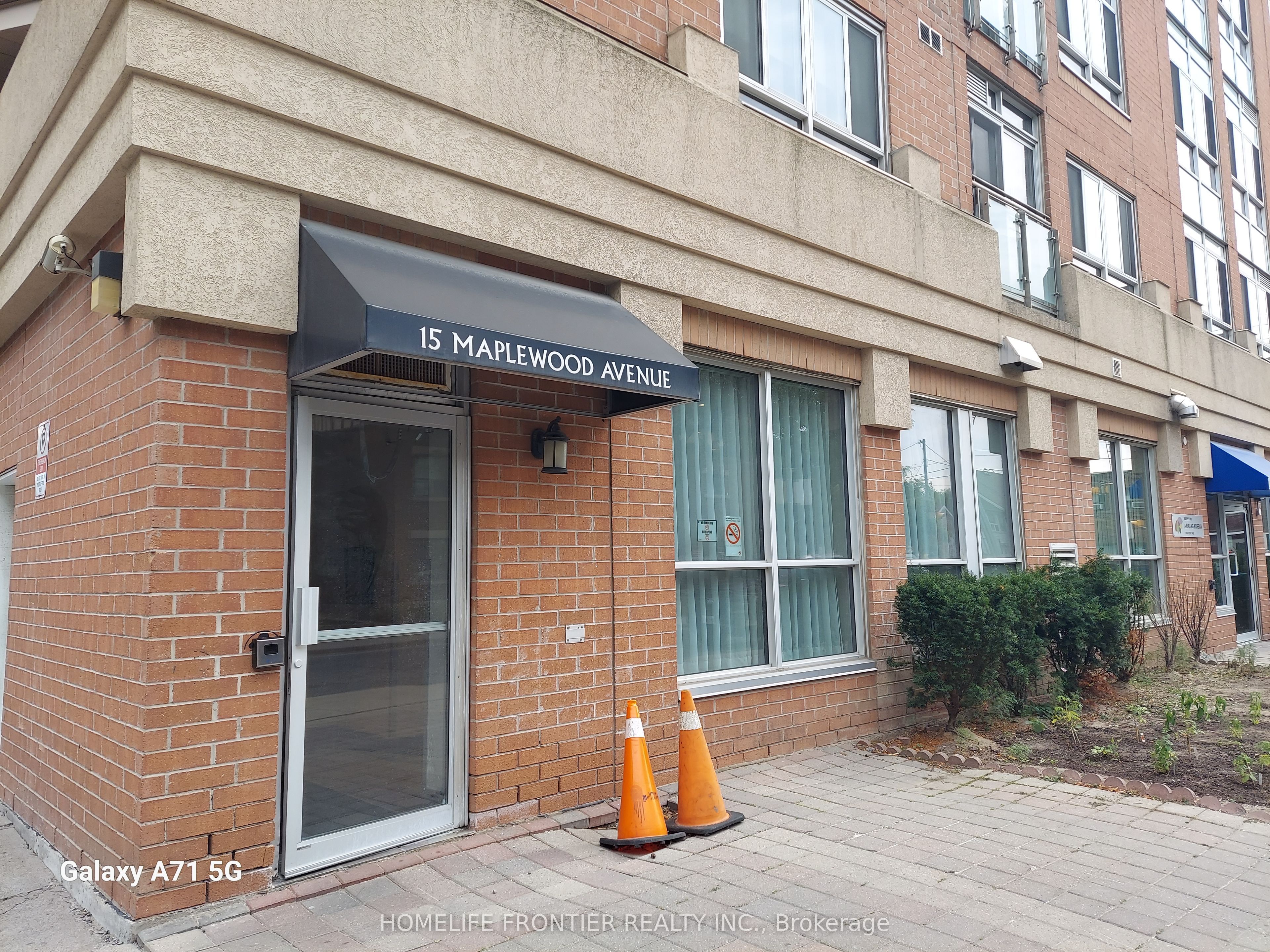 15 Maplewood Avenue 709, Toronto, ON M6C 4B4 photo 2