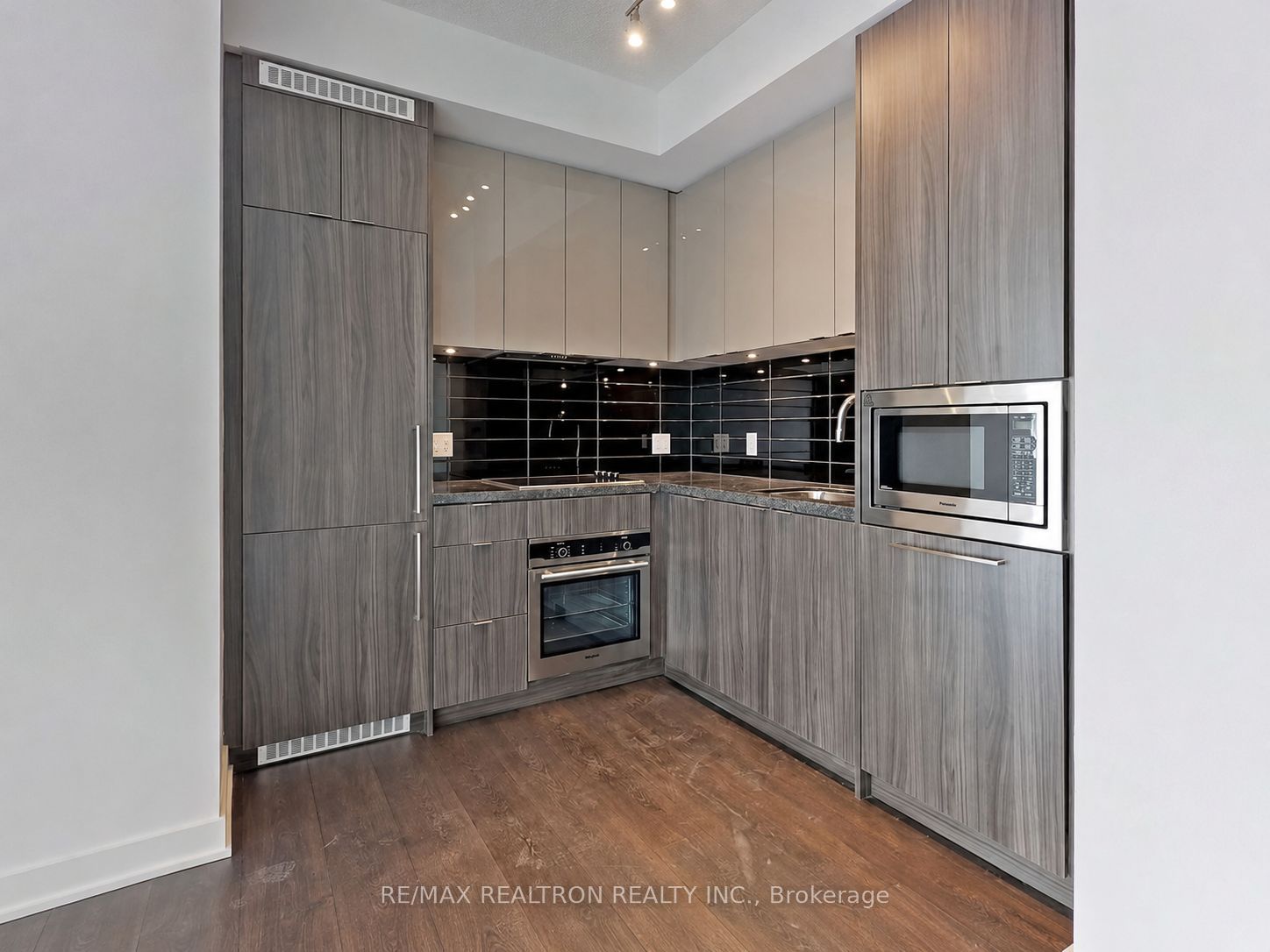 125 Blue Jays Way 2711 Master & 2nd Bedroom, Toronto, ON M5V 1J6 photo 3