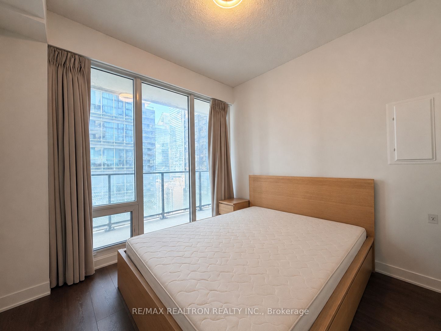 125 Blue Jays Way 2711 Master & 2nd Bedroom, Toronto, ON M5V 1J6 photo 4